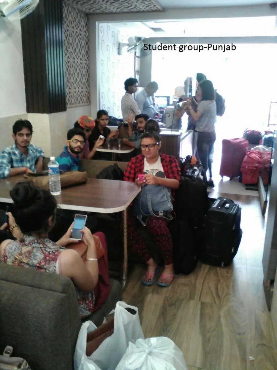 Restaurant/places to eat in Hotel Abhineet Palace