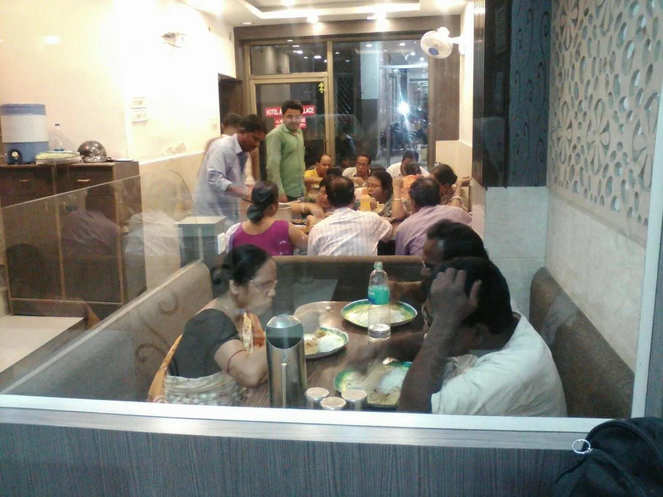 Restaurant/places to eat in Hotel Abhineet Palace