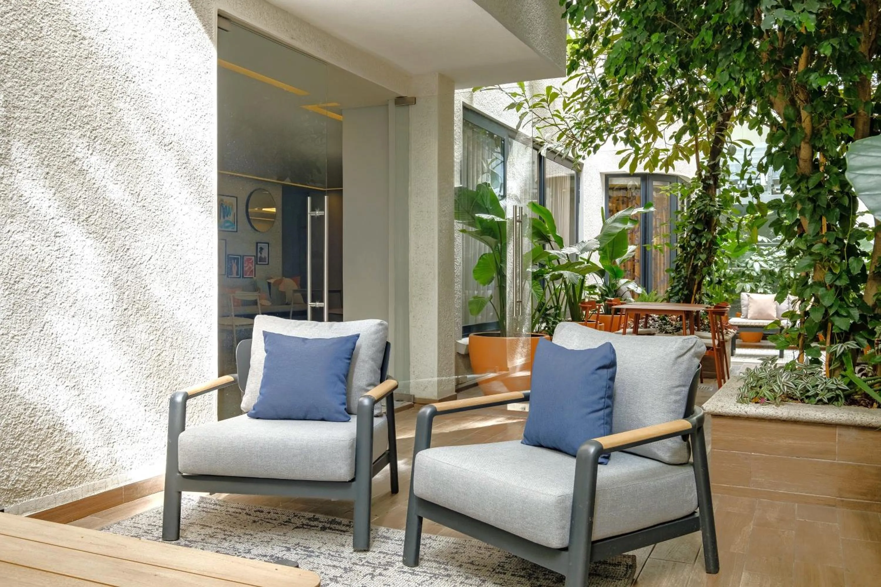 Patio in District Polanco by Lumina