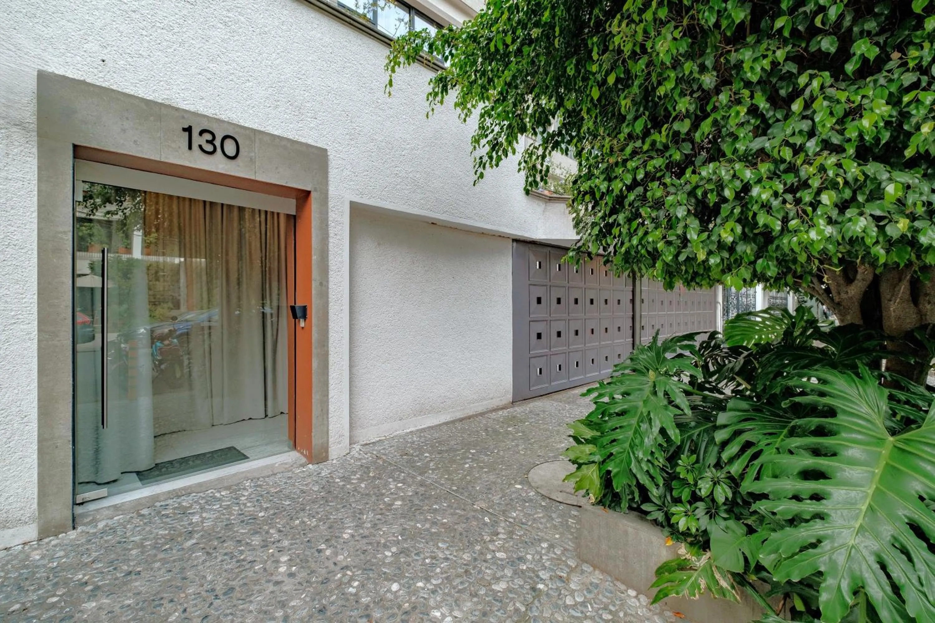 Facade/entrance in District Polanco by Lumina