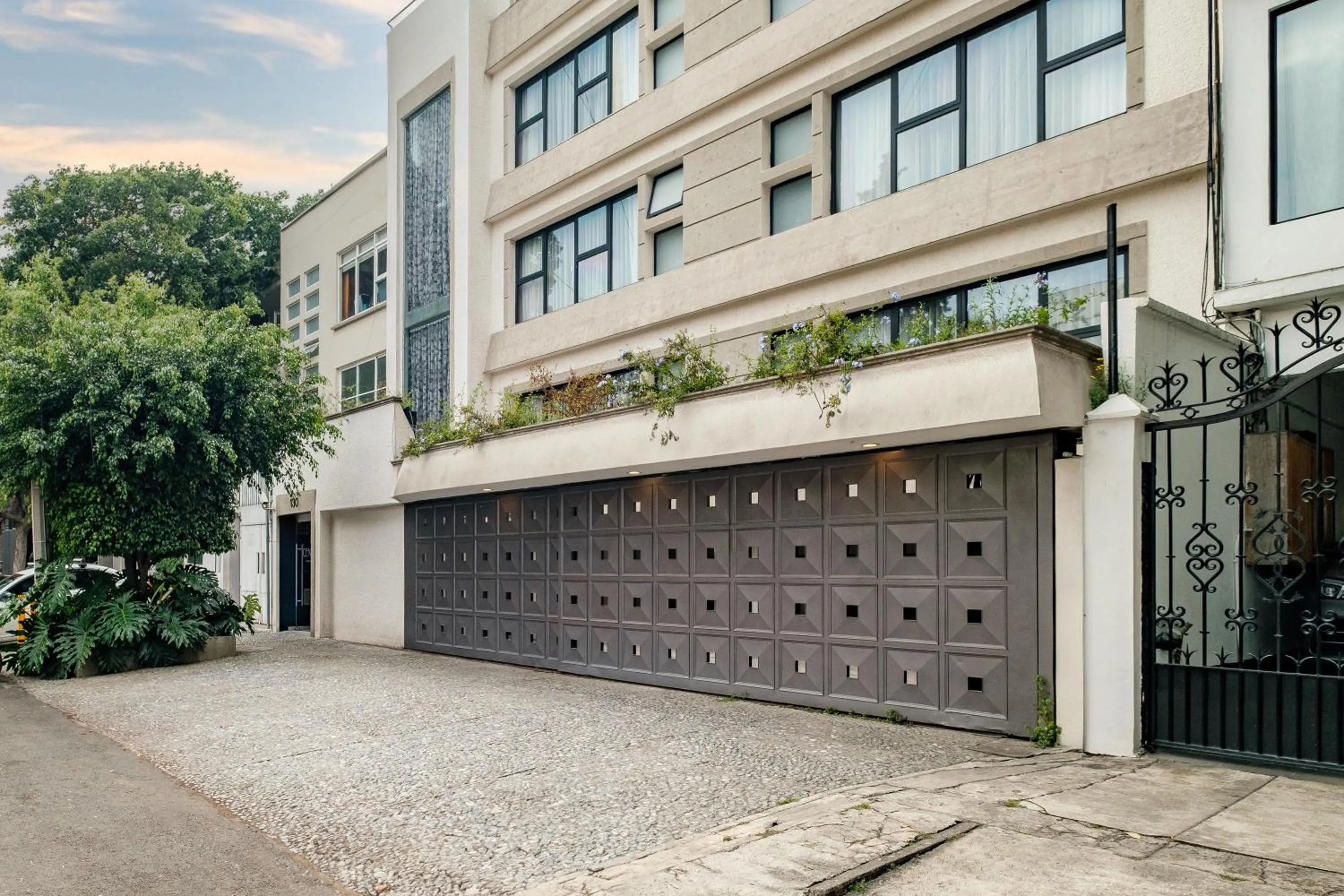 Facade/entrance in District Polanco by Lumina