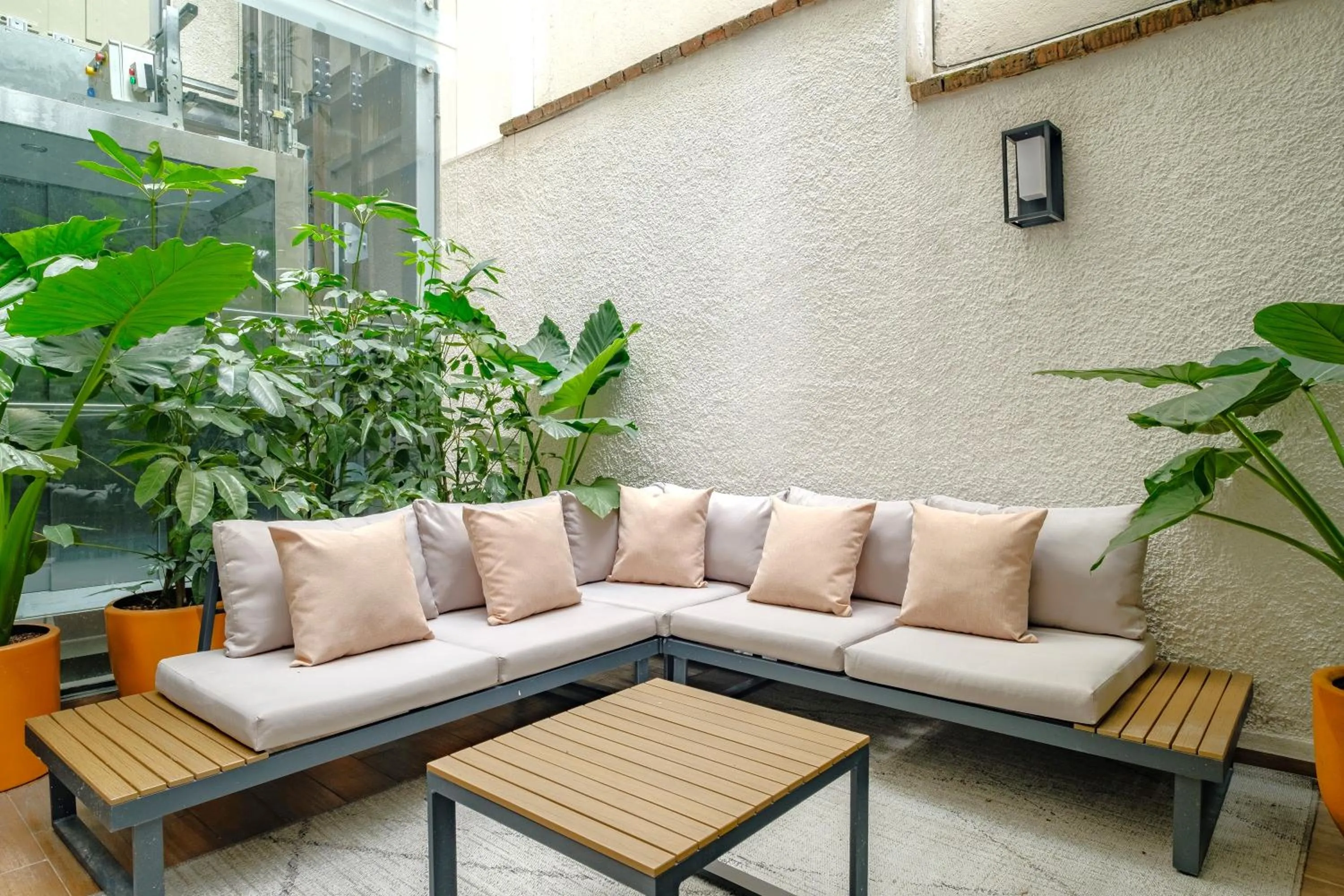 Patio in District Polanco by Lumina