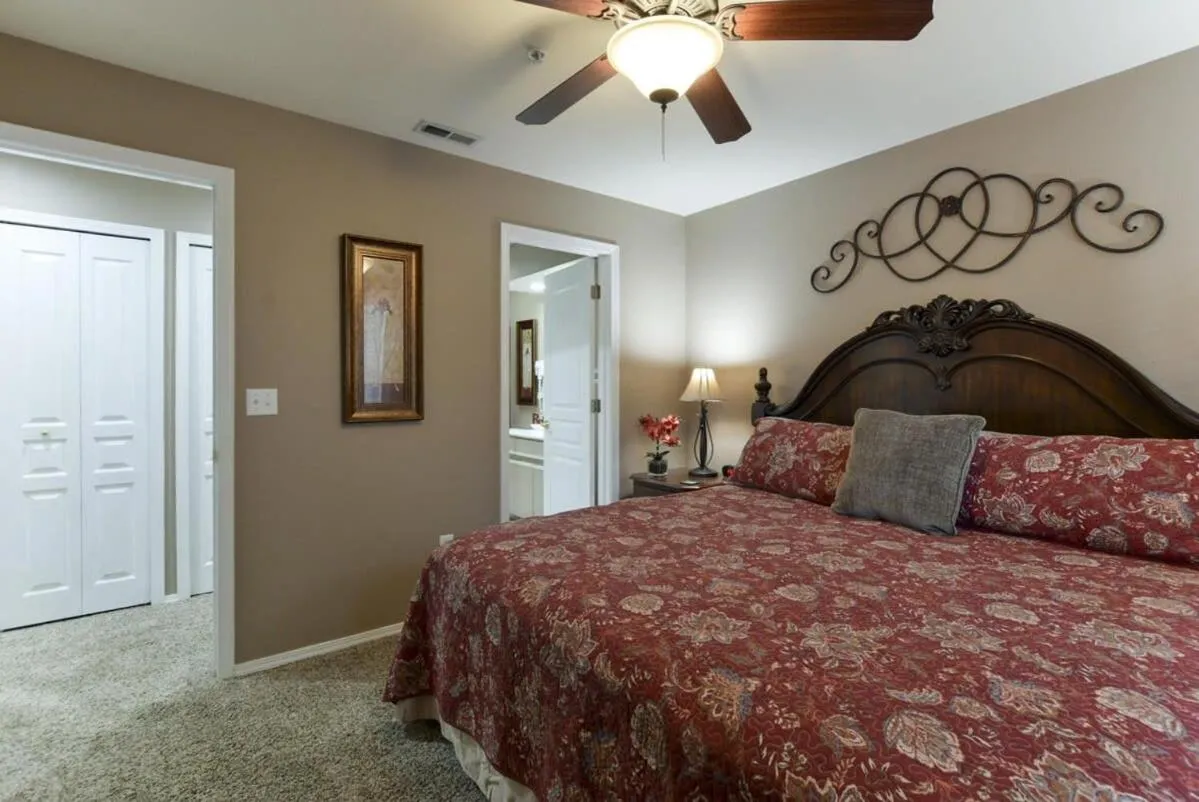 Bed in Little House on the Fairway- Luxury Golf Condo
