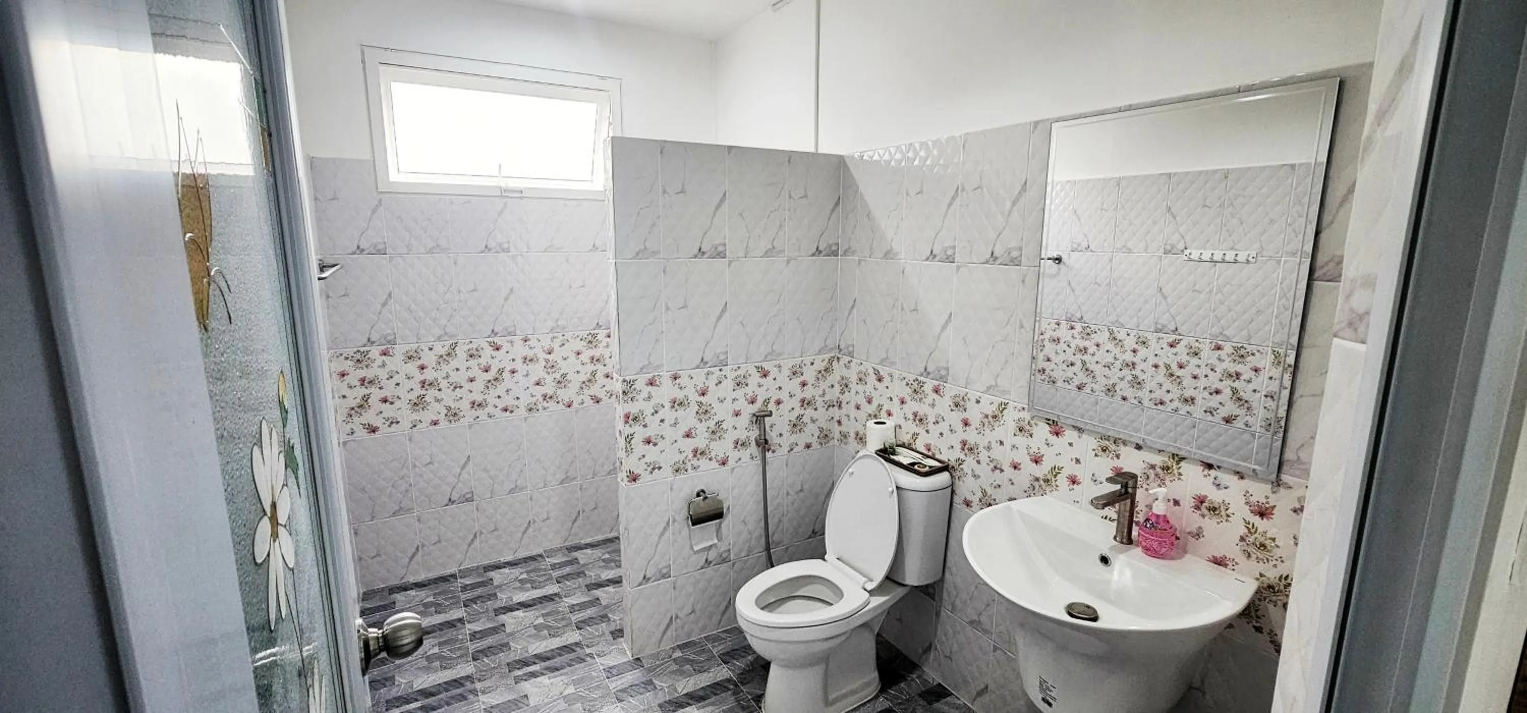 Bathroom in Tiny Island Lake Lodge