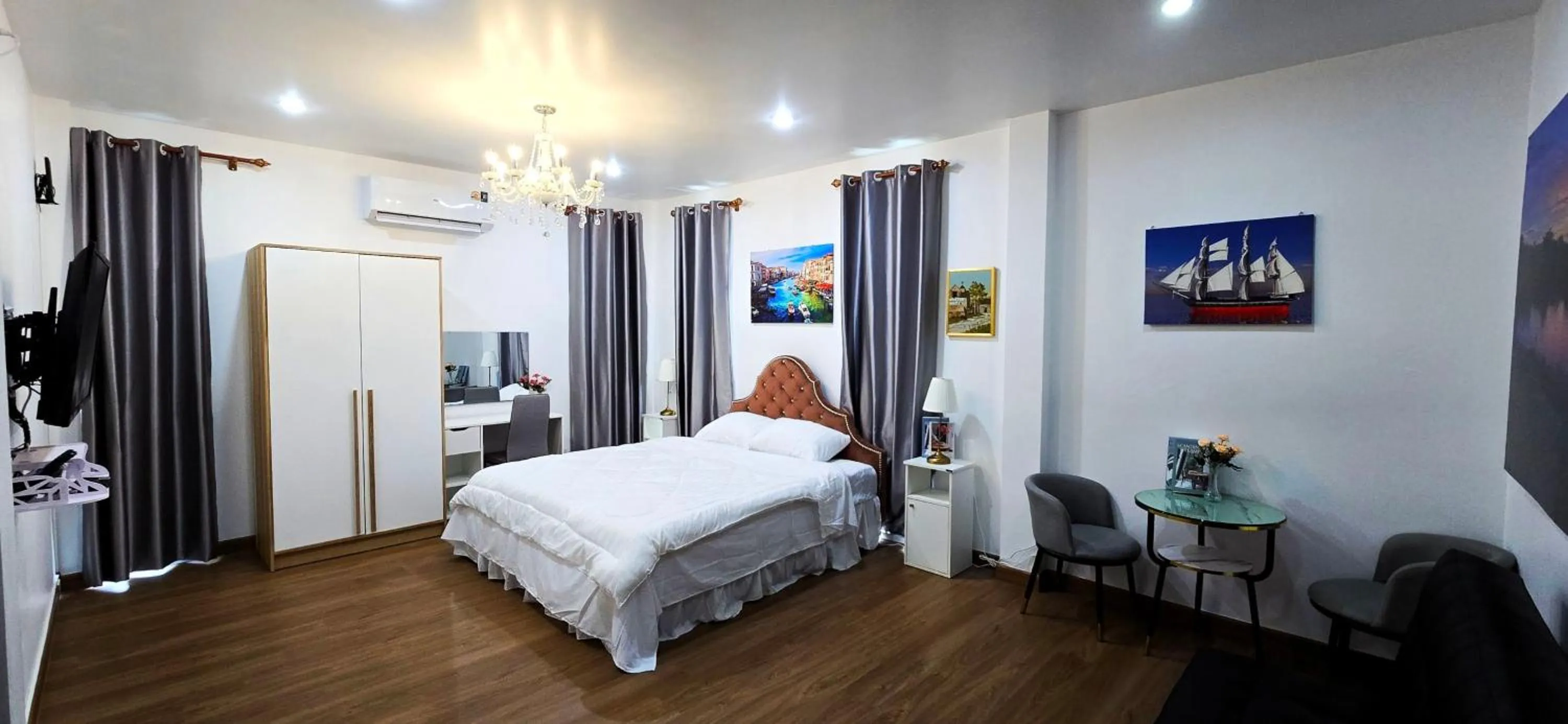 TV and multimedia, Bed in Tiny Island Lake Lodge