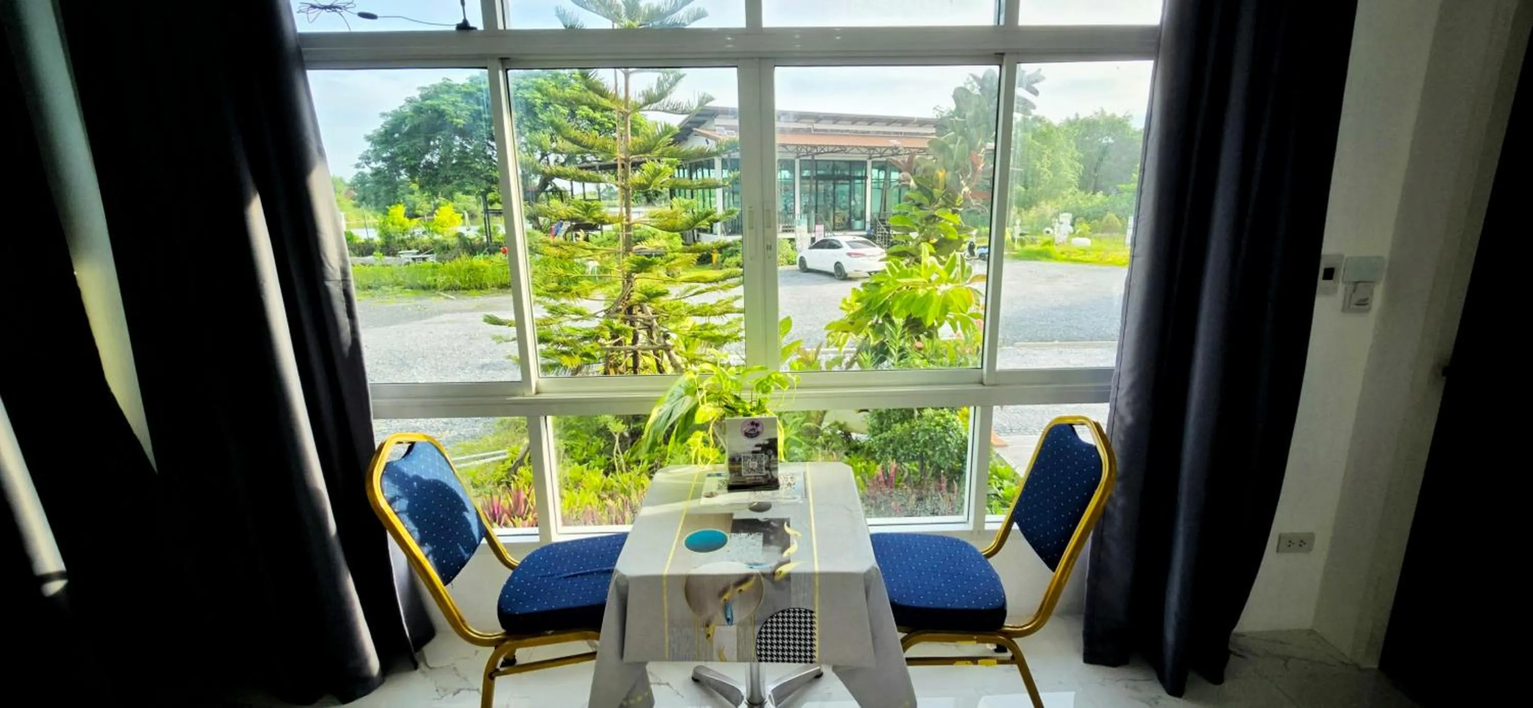 Lake view in Tiny Island Lake Lodge