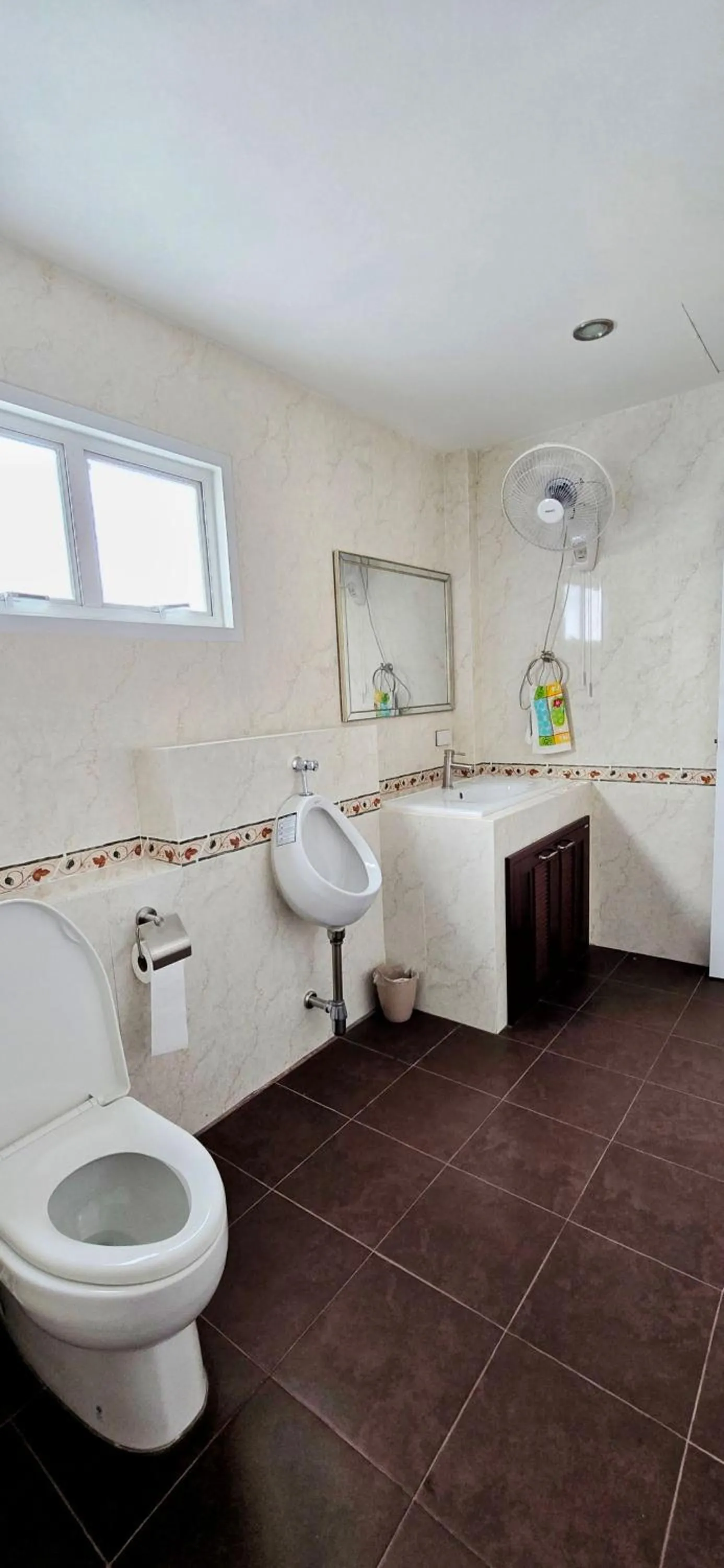 Toilet in Tiny Island Lake Lodge