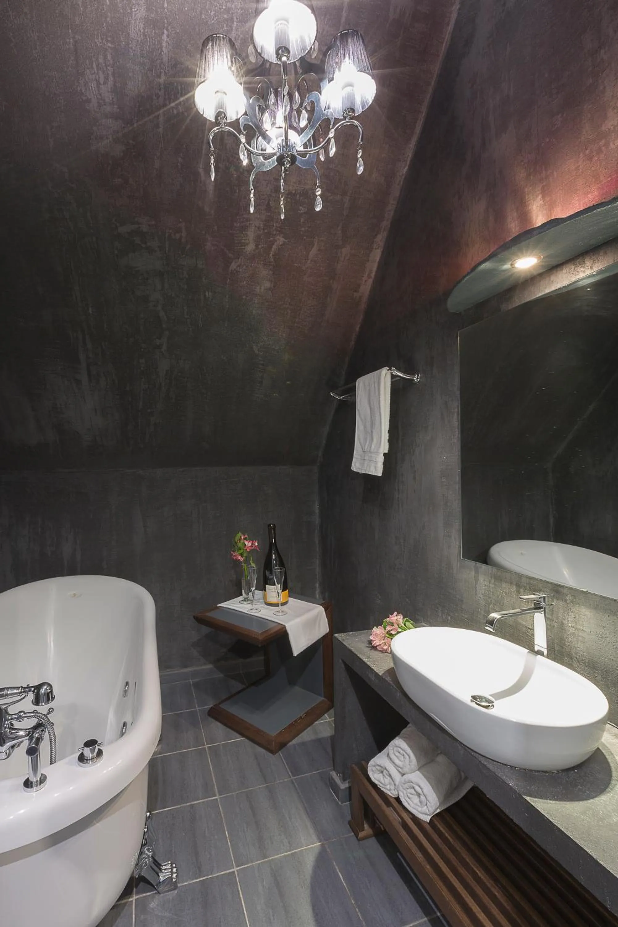 Bathroom in Diamond Suites, Philian Hotels and Resorts