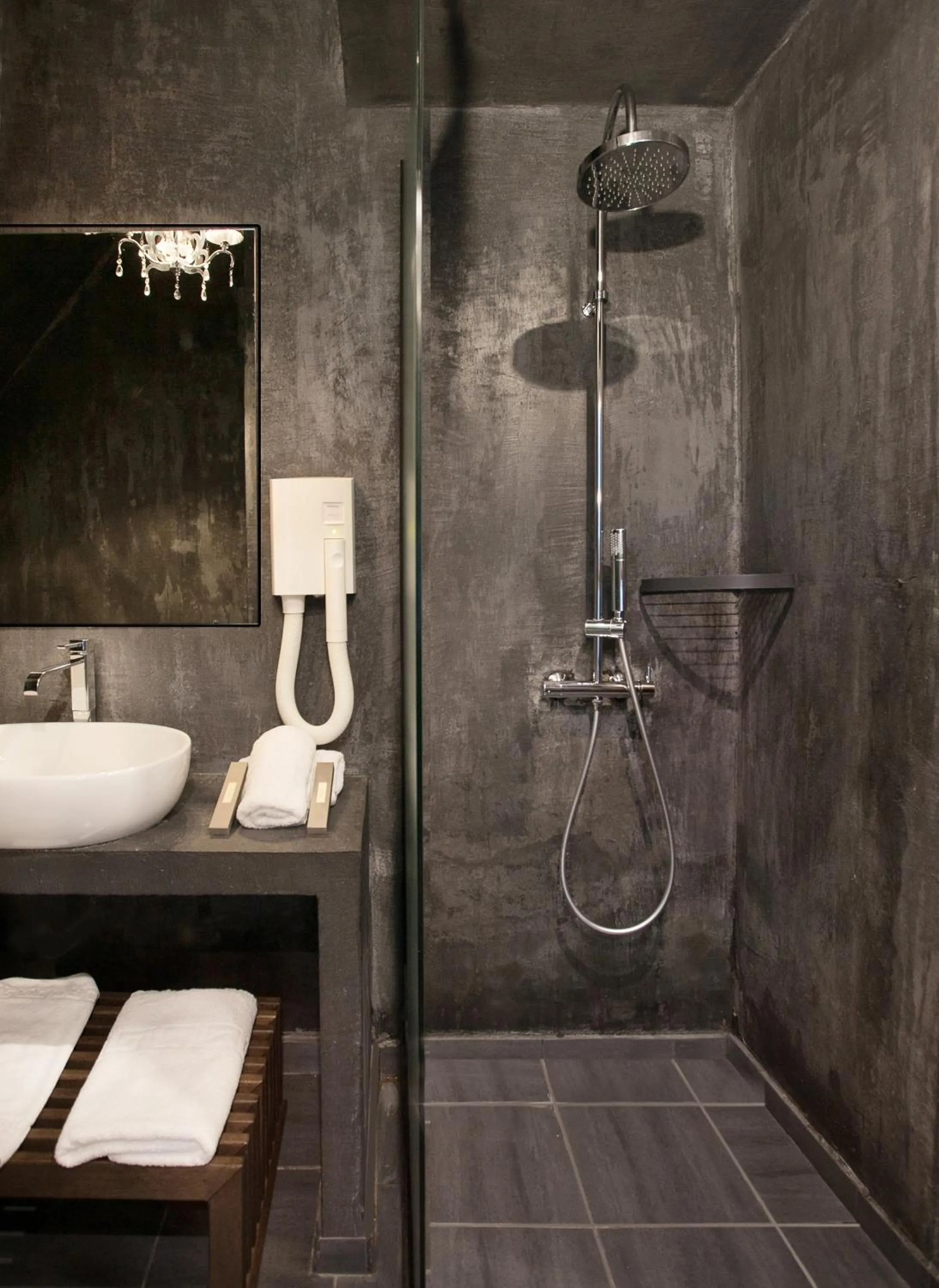 Bathroom in Diamond Suites, Philian Hotels and Resorts