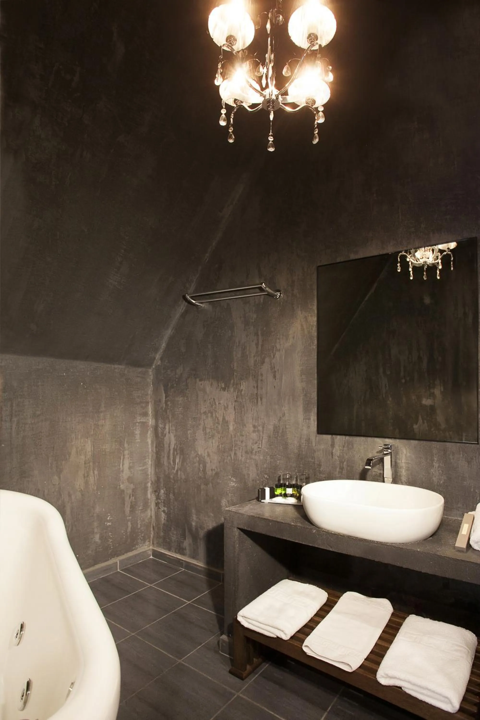 Bathroom in Diamond Suites, Philian Hotels and Resorts