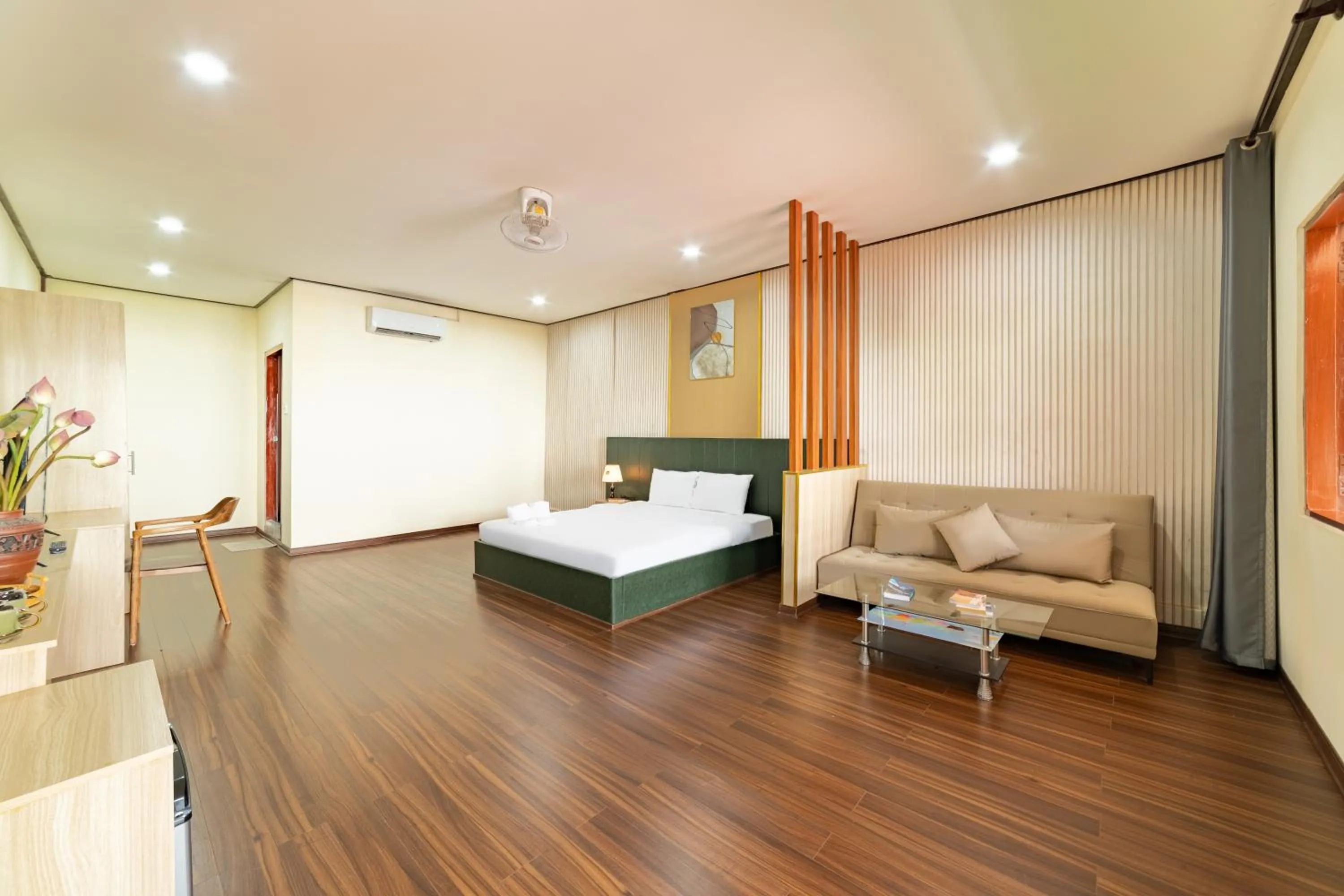 furniture, Bed in Peaceful Hotel