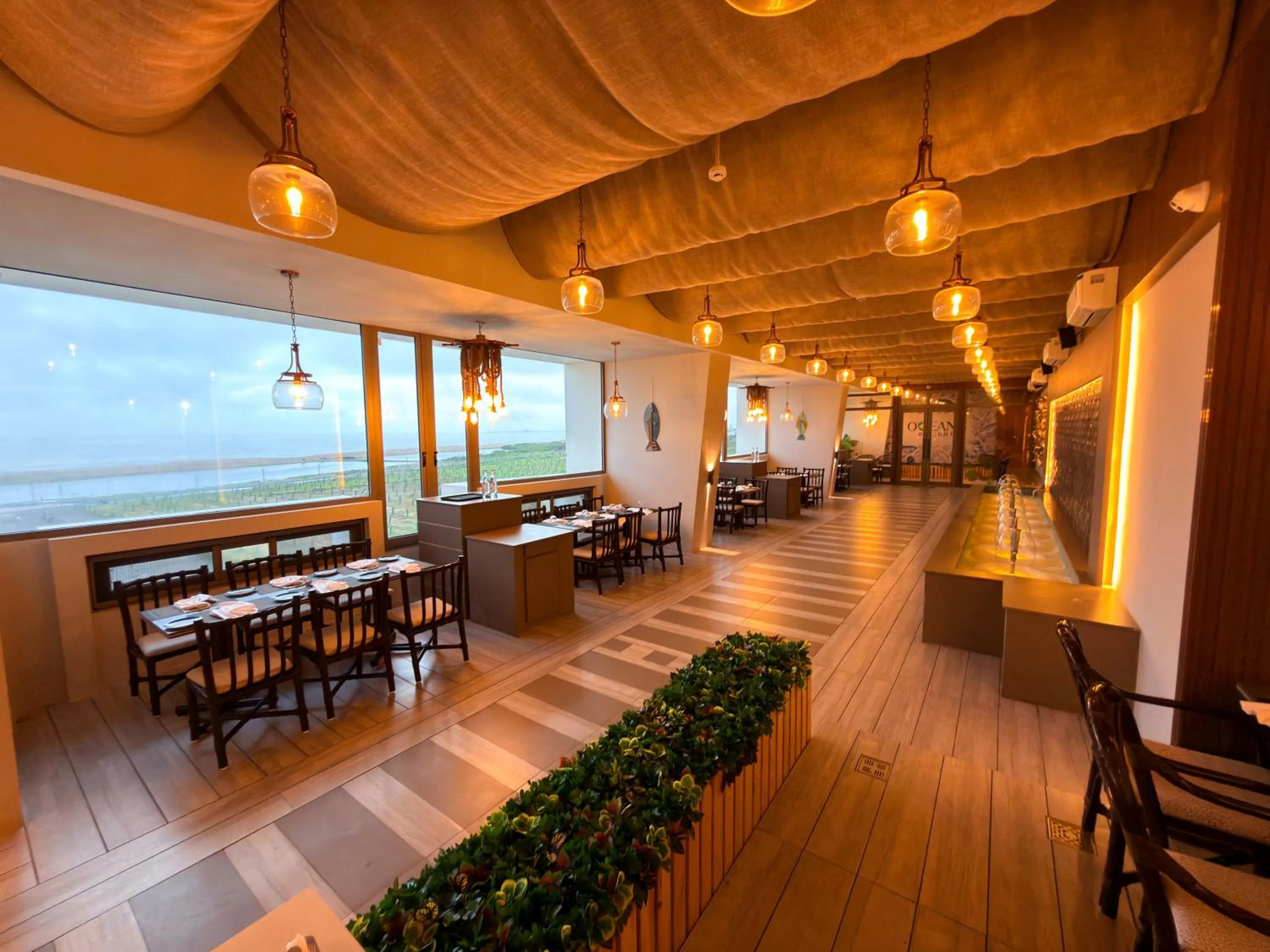 Restaurant/places to eat in The Fern Residency, Porbandar