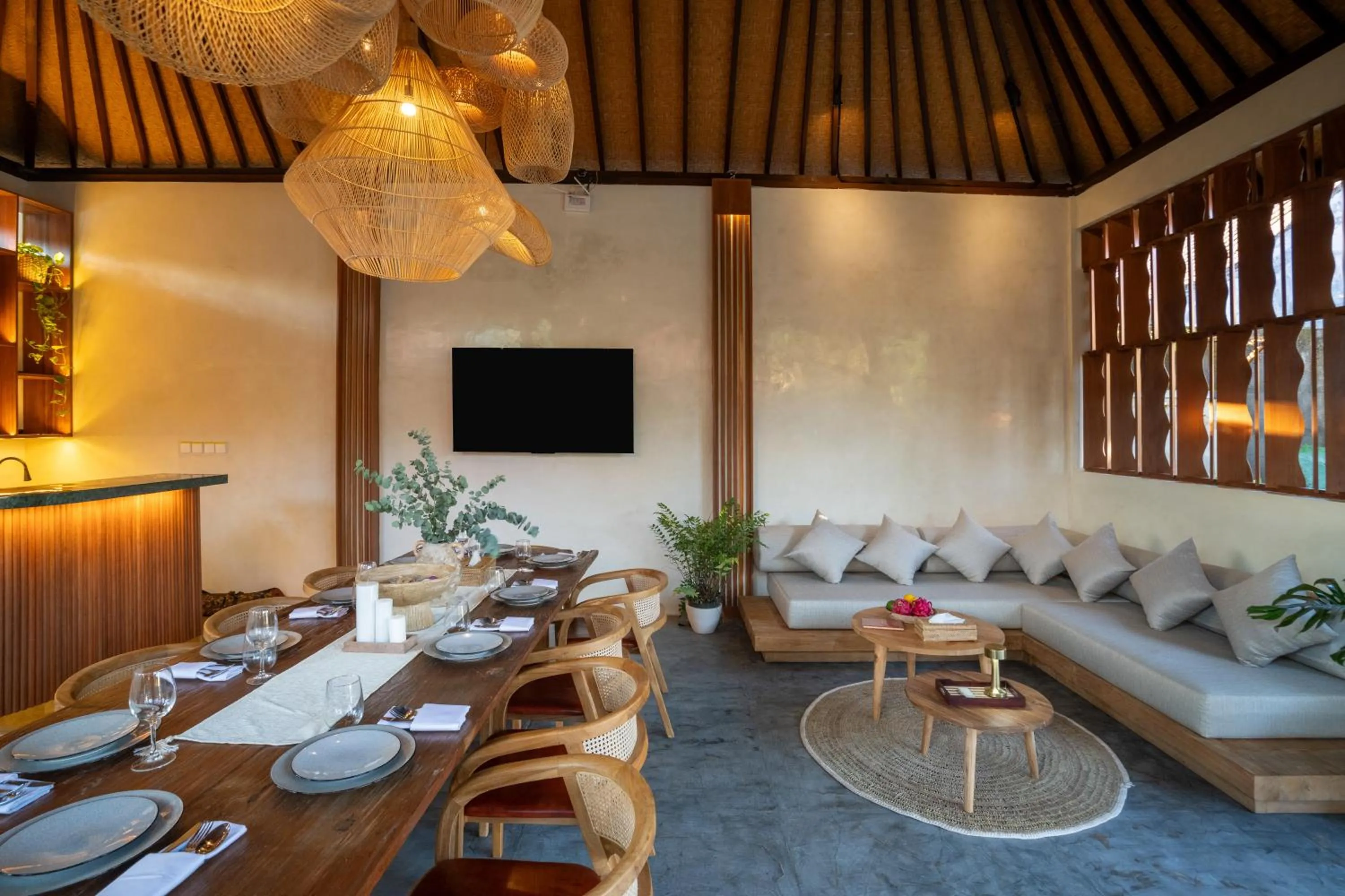 Restaurant/places to eat in Meraki Luxury Villa