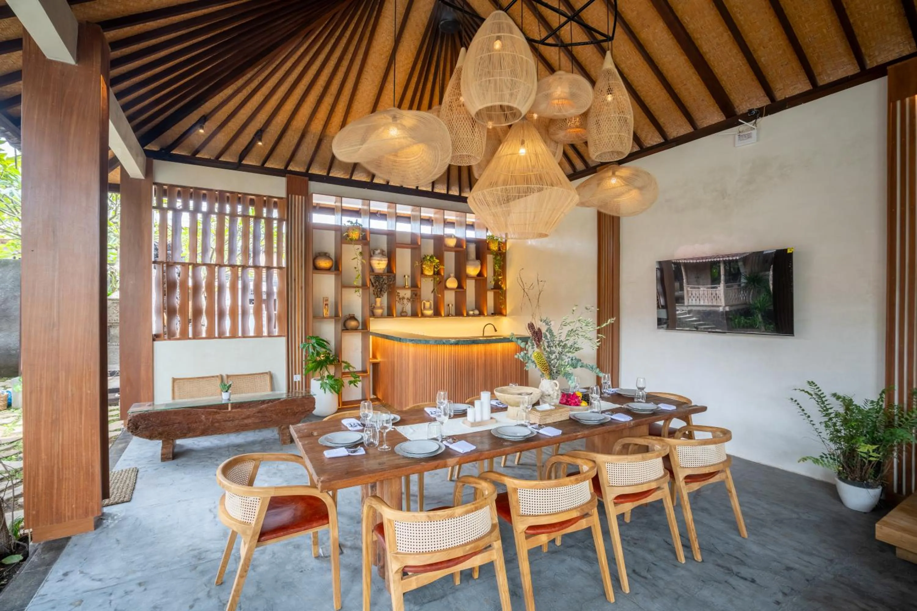 Restaurant/places to eat in Meraki Luxury Villa