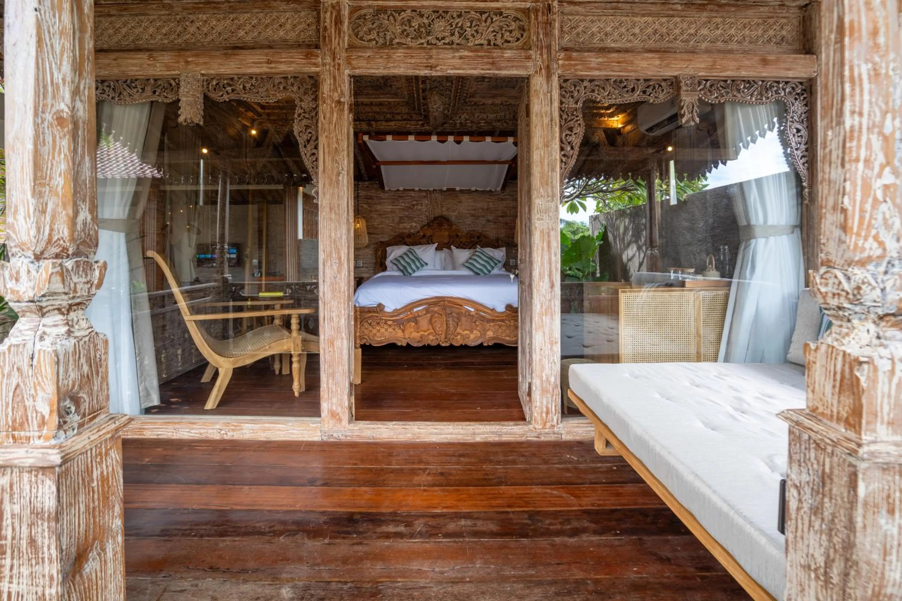 Balcony/Terrace, Bed in Meraki Luxury Villa