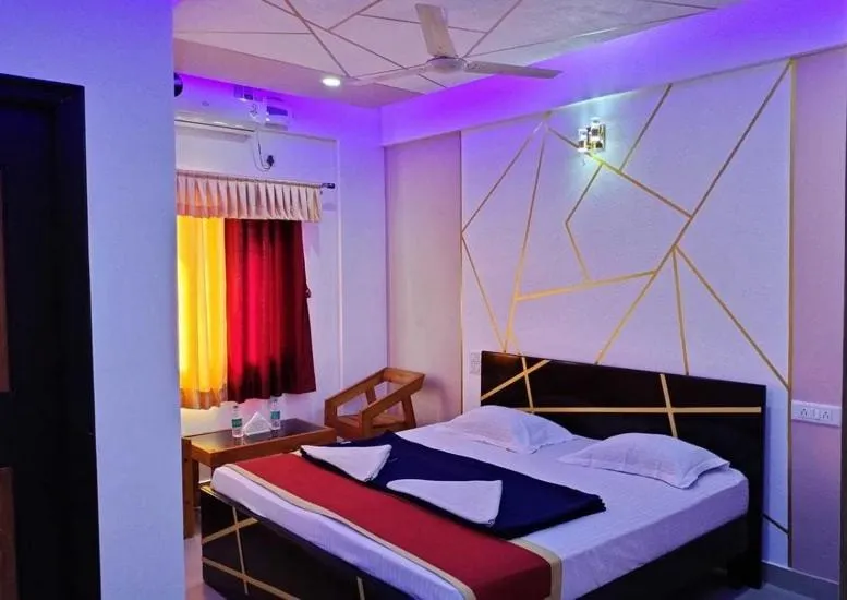 Bed in Royal comfort Inn