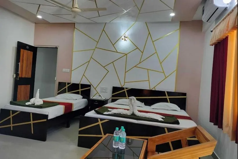 Bed in Royal comfort Inn