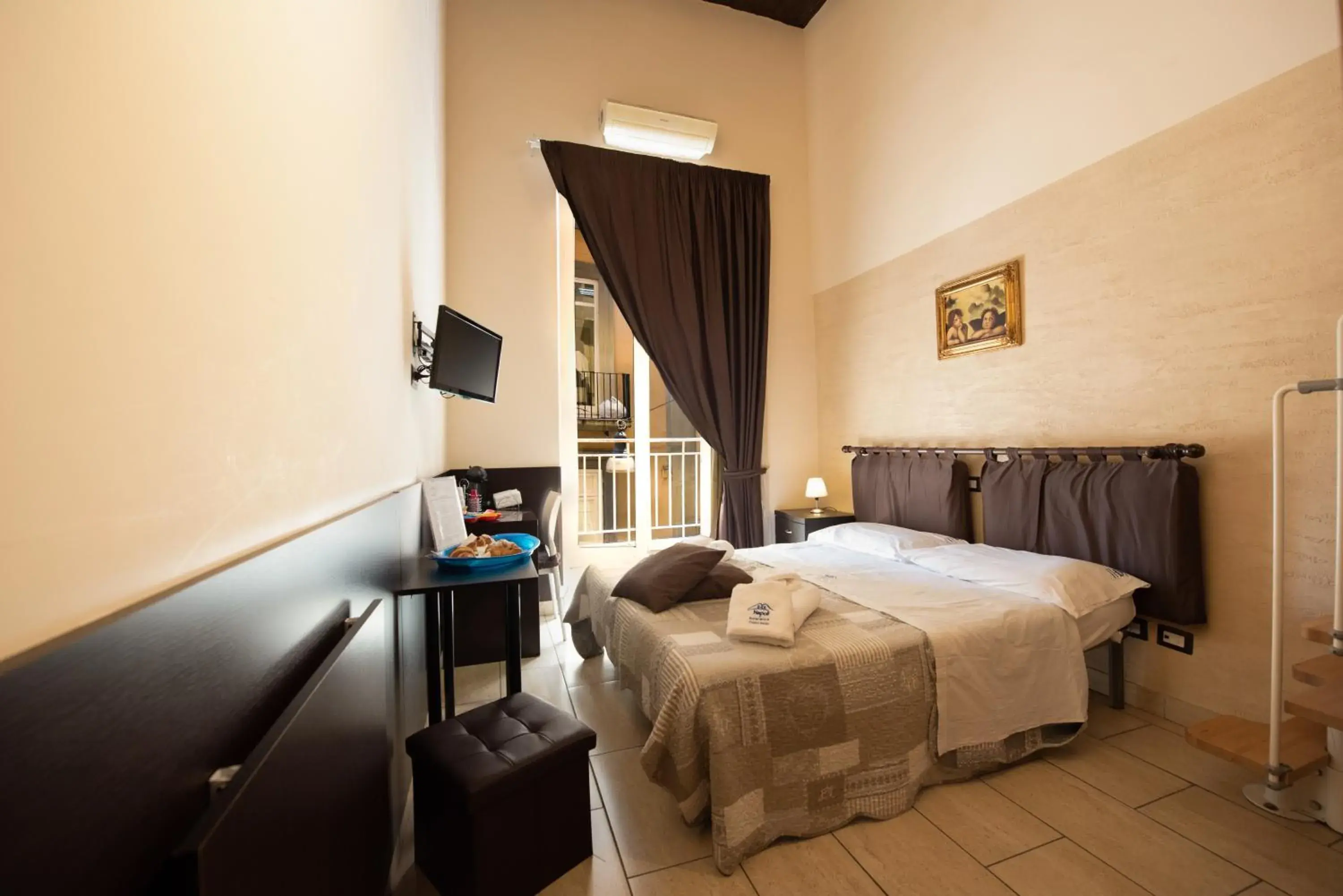 Quadruple Room in Napolì Affittacamere Quadruple Room in Napolì Affittacamere