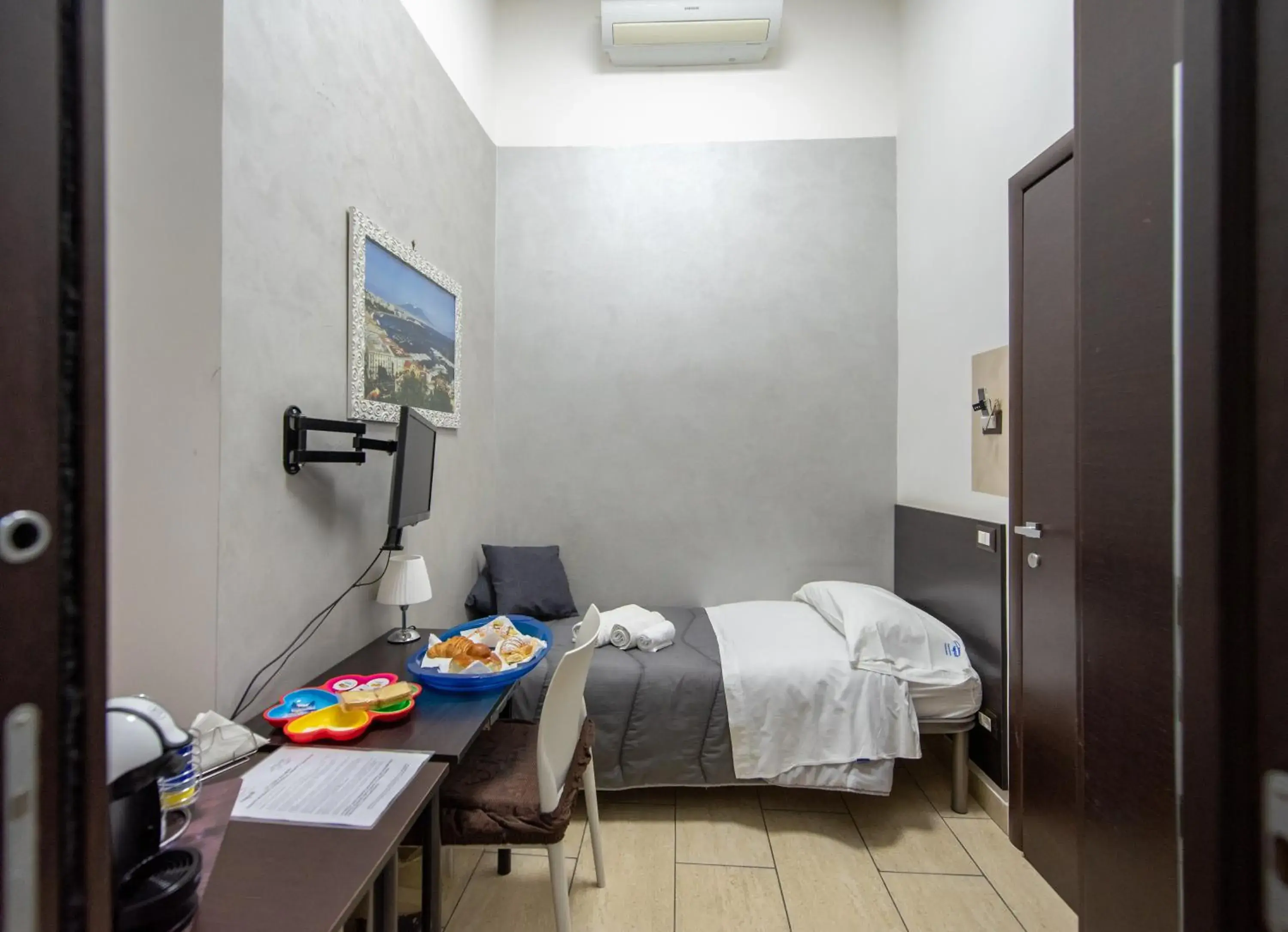 Single Room in Napolì Affittacamere Single Room in Napolì Affittacamere