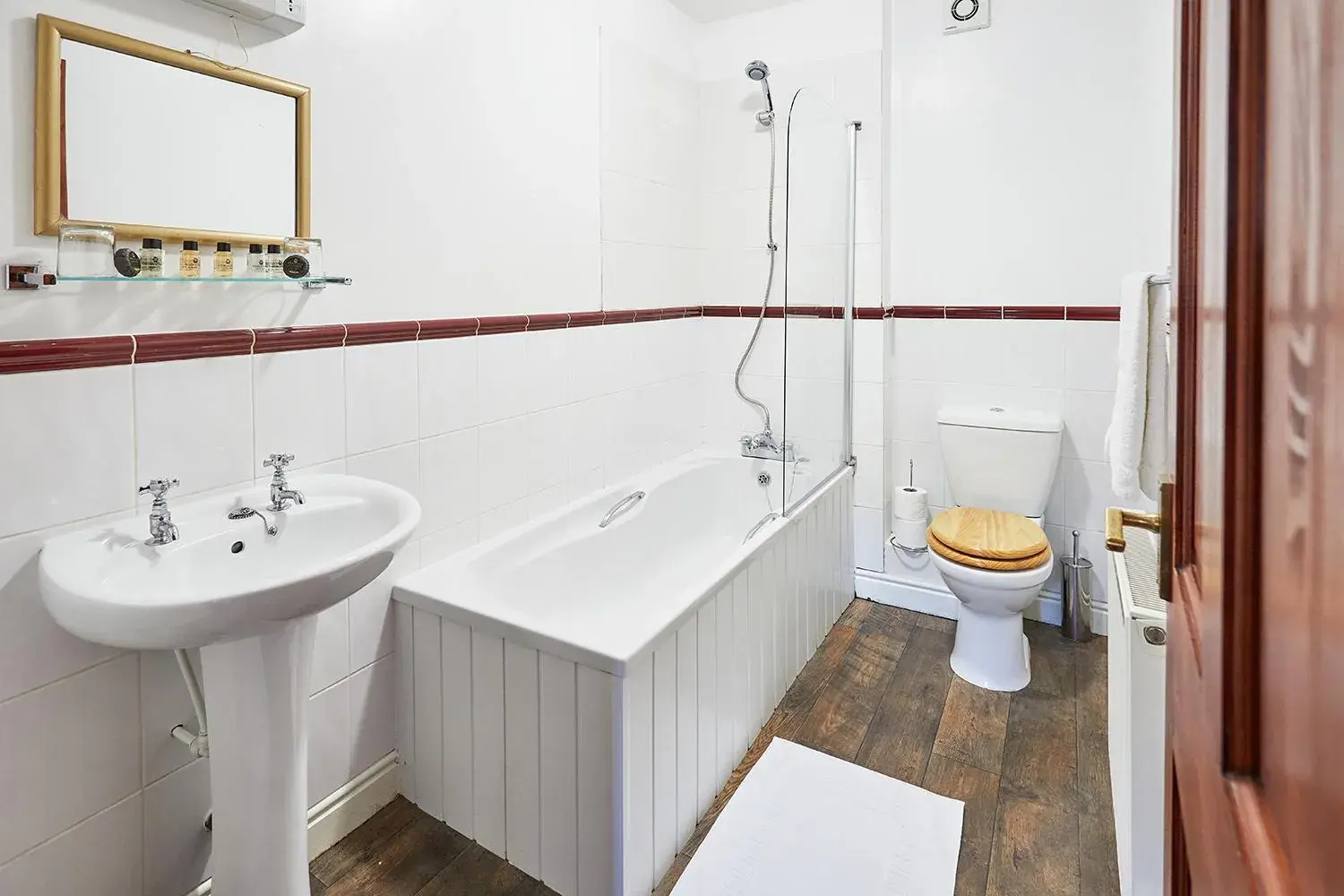 Superior Double Room in The Bateman Arms at Shobdon Superior Double Room in The Bateman Arms at Shobdon