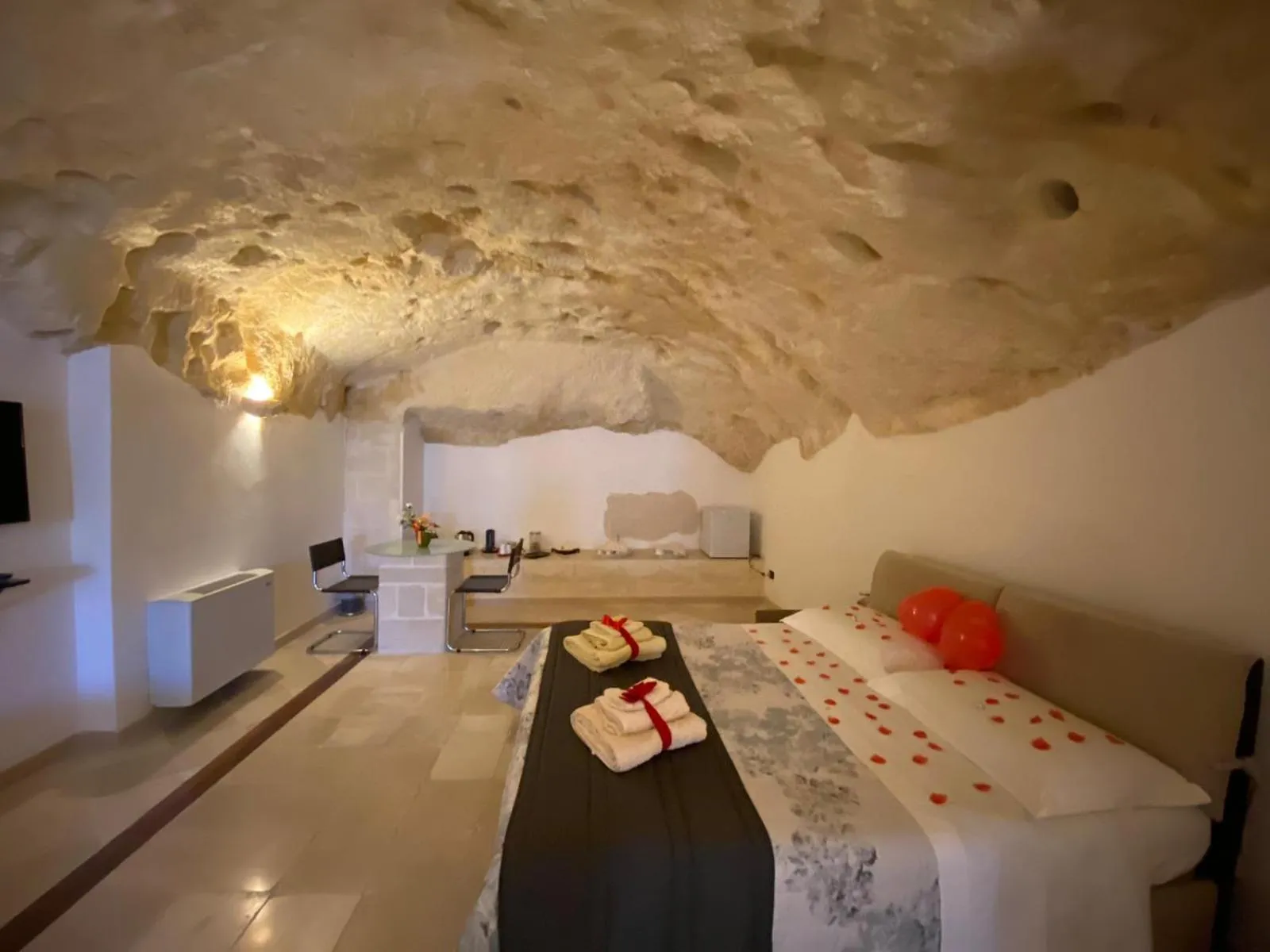 Bed in Alla dimora di Chiara Suite and Rooms