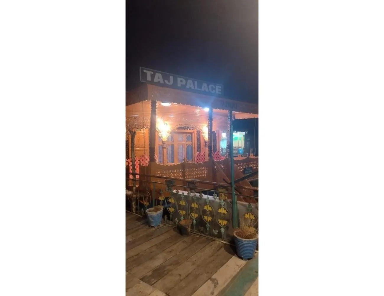 Property building in Taj Palace Houseboat, Srinagar