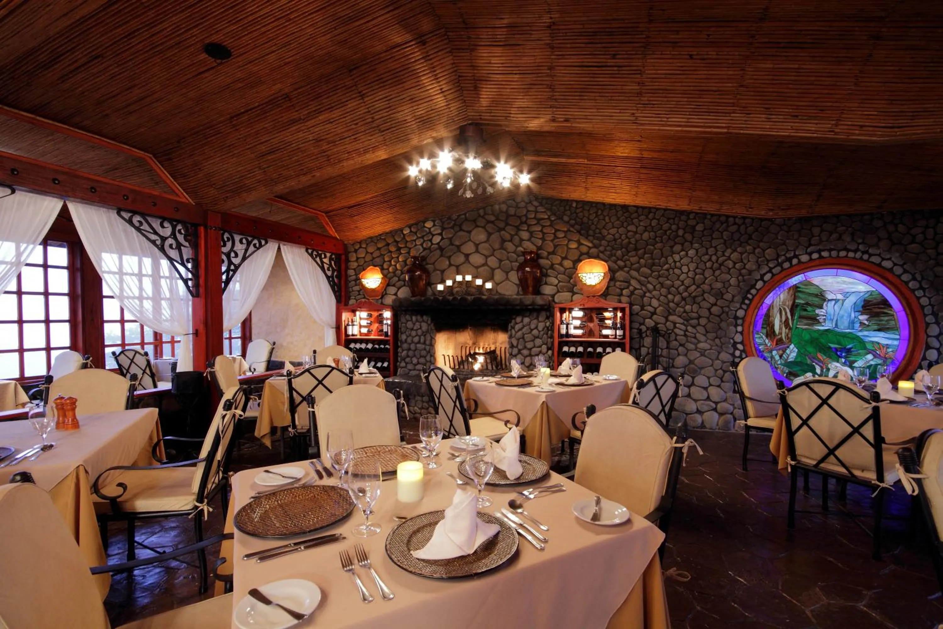 Restaurant/places to eat in Peace Lodge