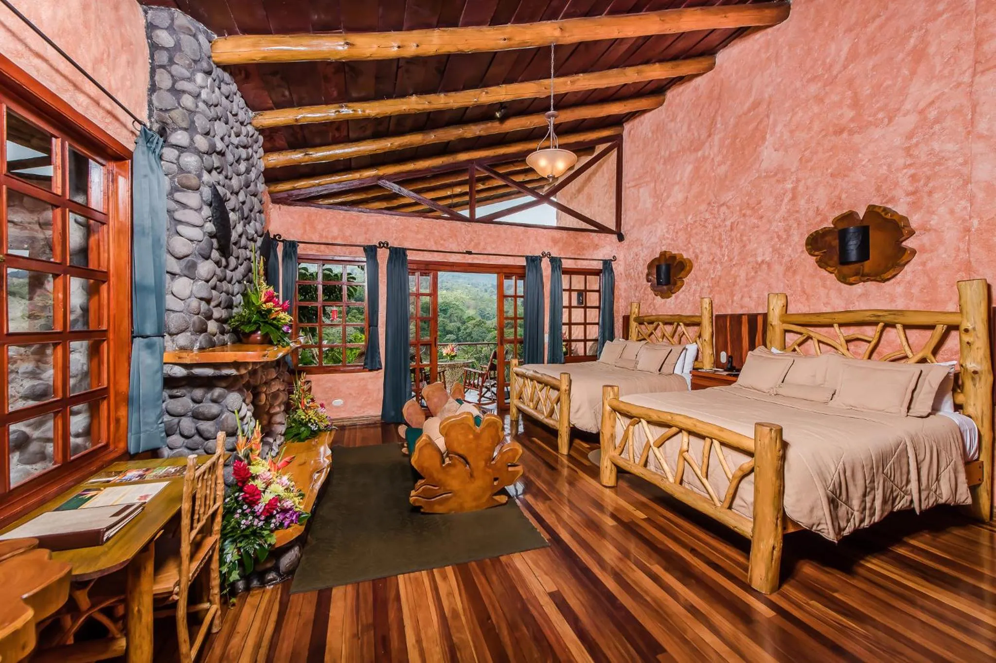 Photo of the whole room, Bed in Peace Lodge