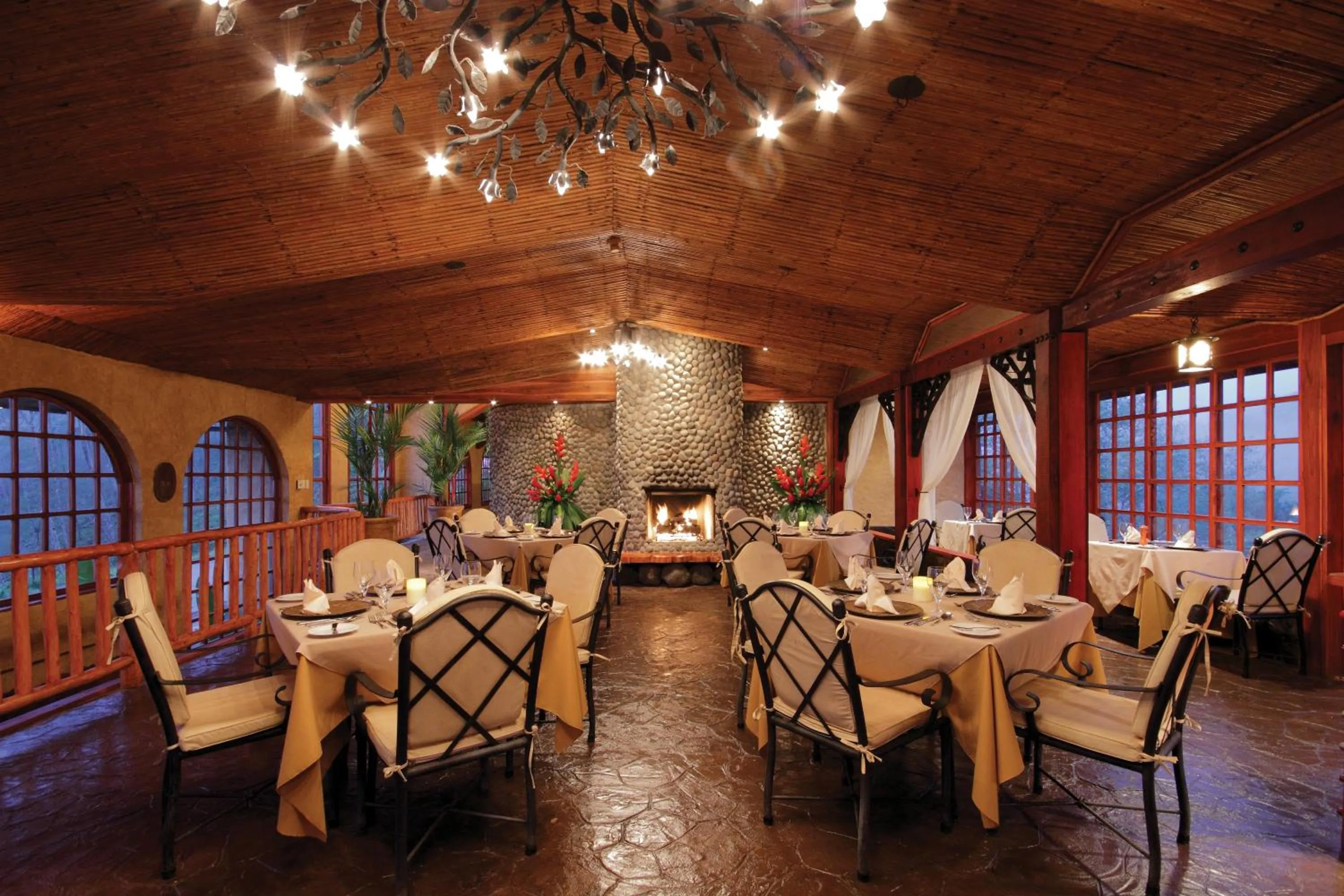 Restaurant/places to eat in Peace Lodge