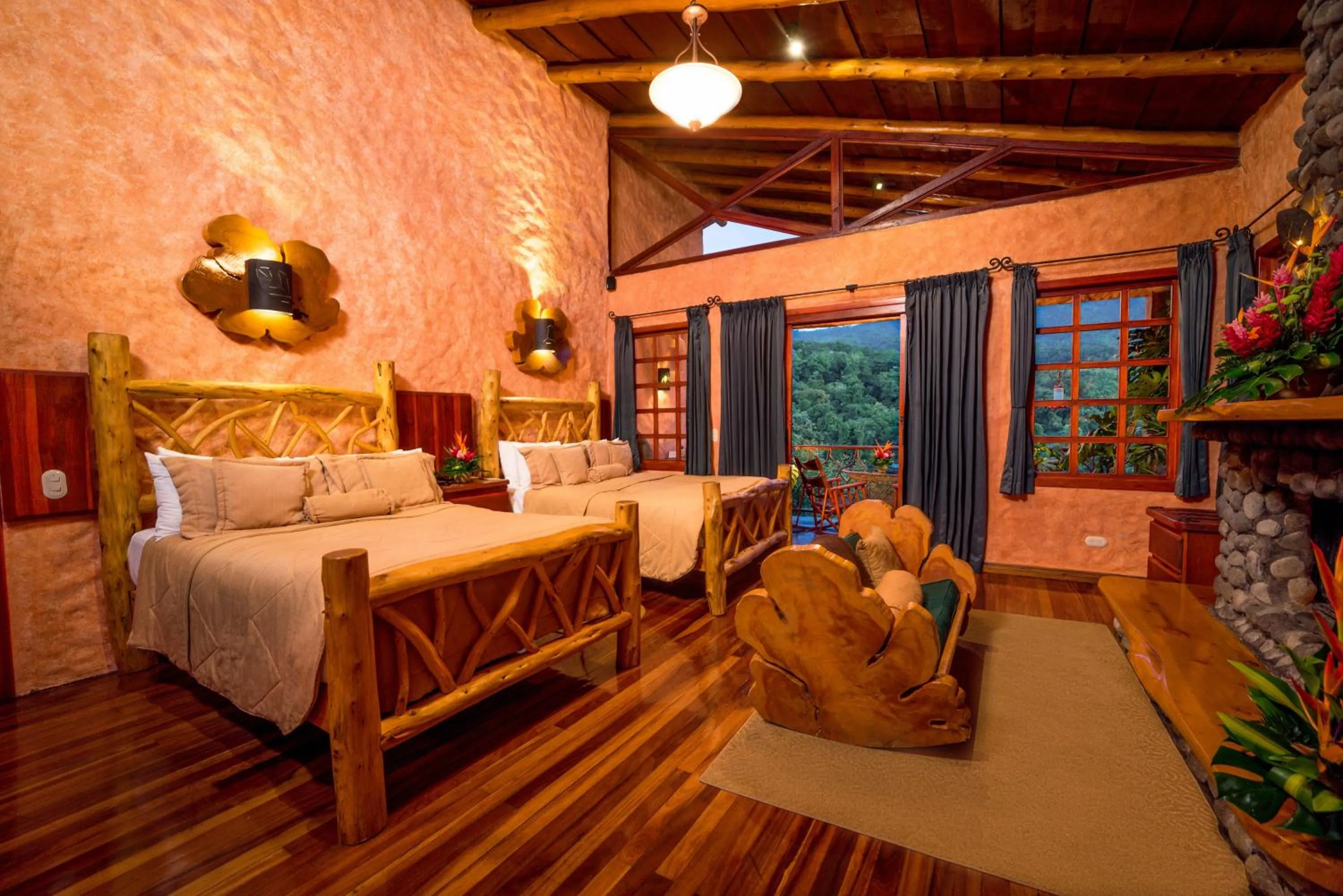 Photo of the whole room, Bed in Peace Lodge