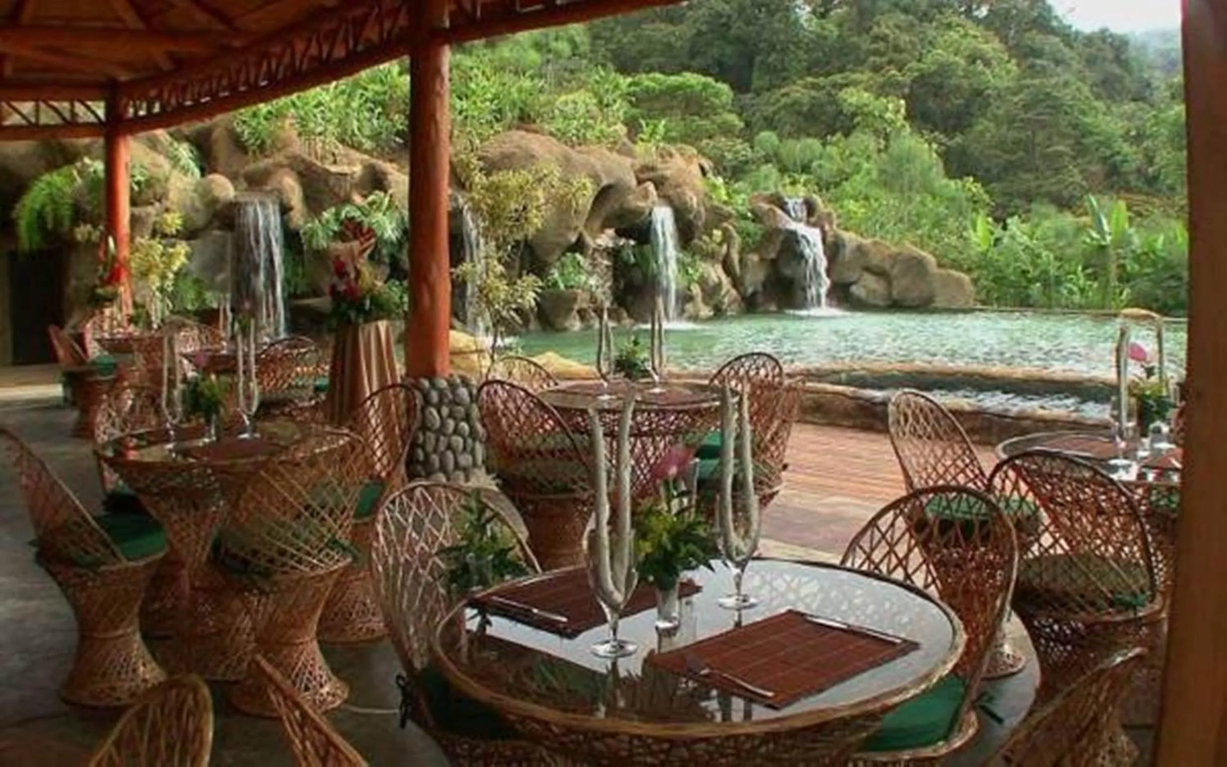 Restaurant/places to eat in Peace Lodge