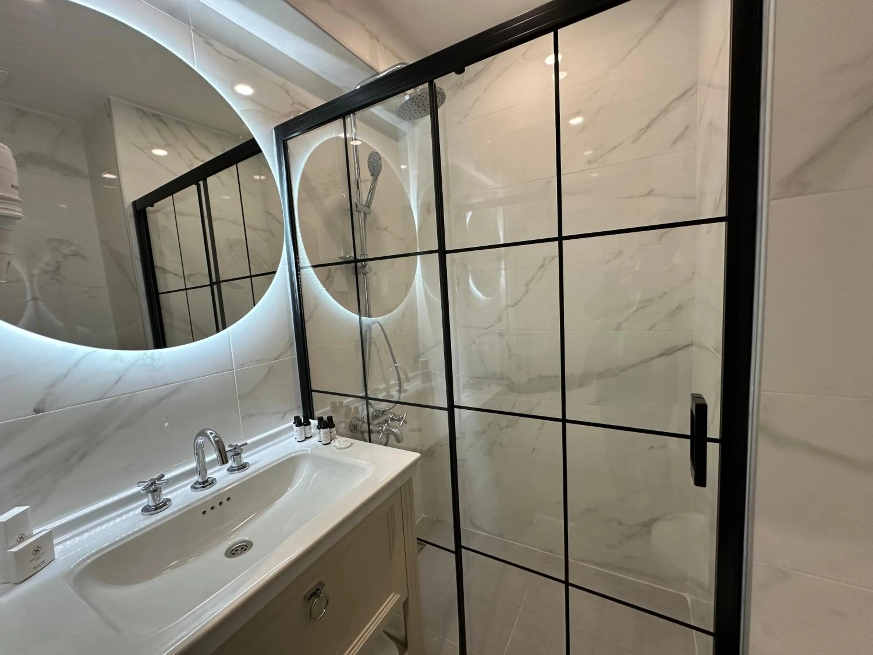 Bathroom in Smart and Simple Hotel Karakoy