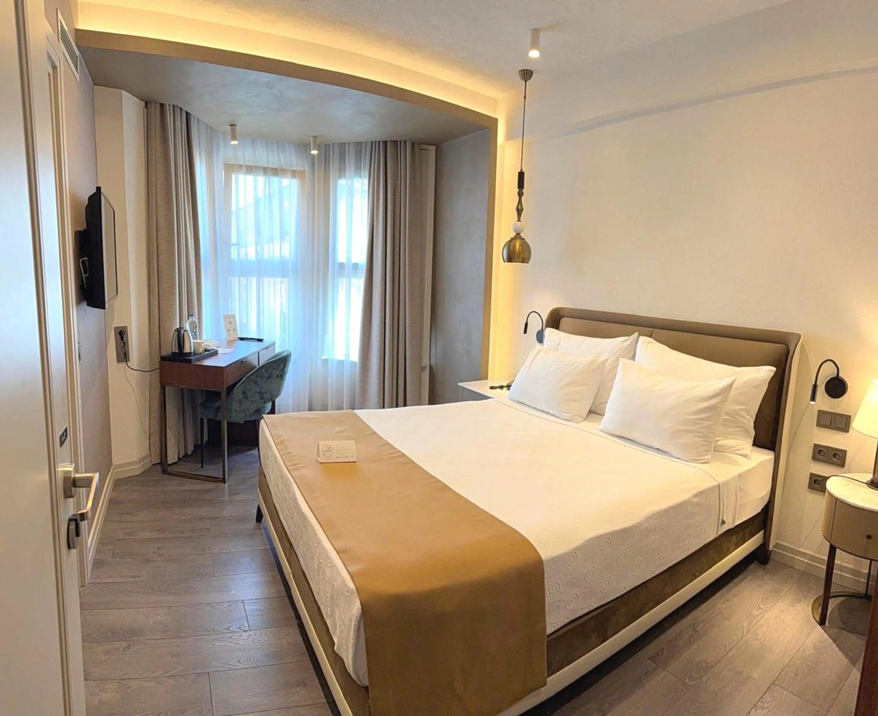Bedroom, Bed in Smart and Simple Hotel Karakoy