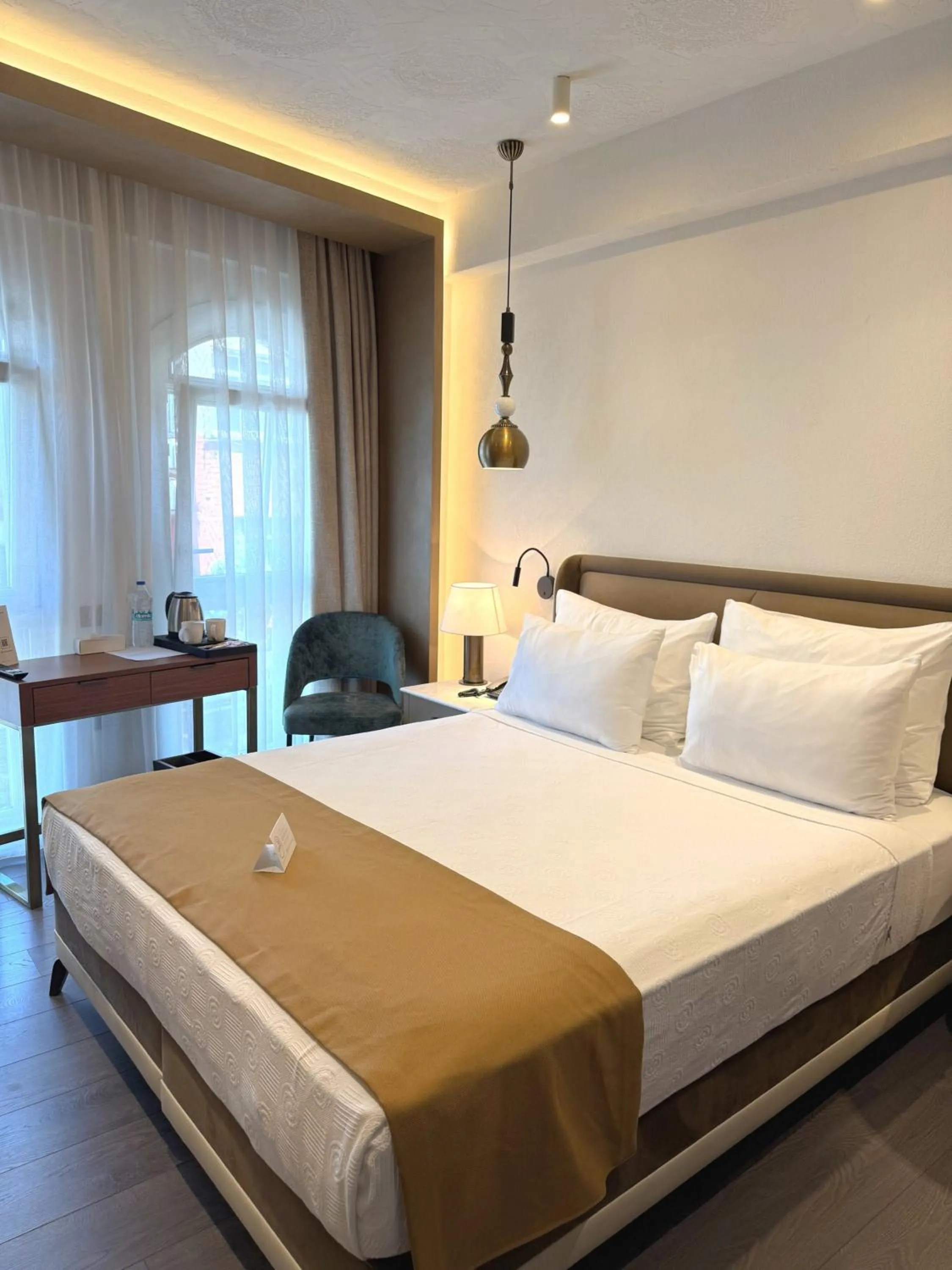 Bedroom, Bed in Smart and Simple Hotel Karakoy