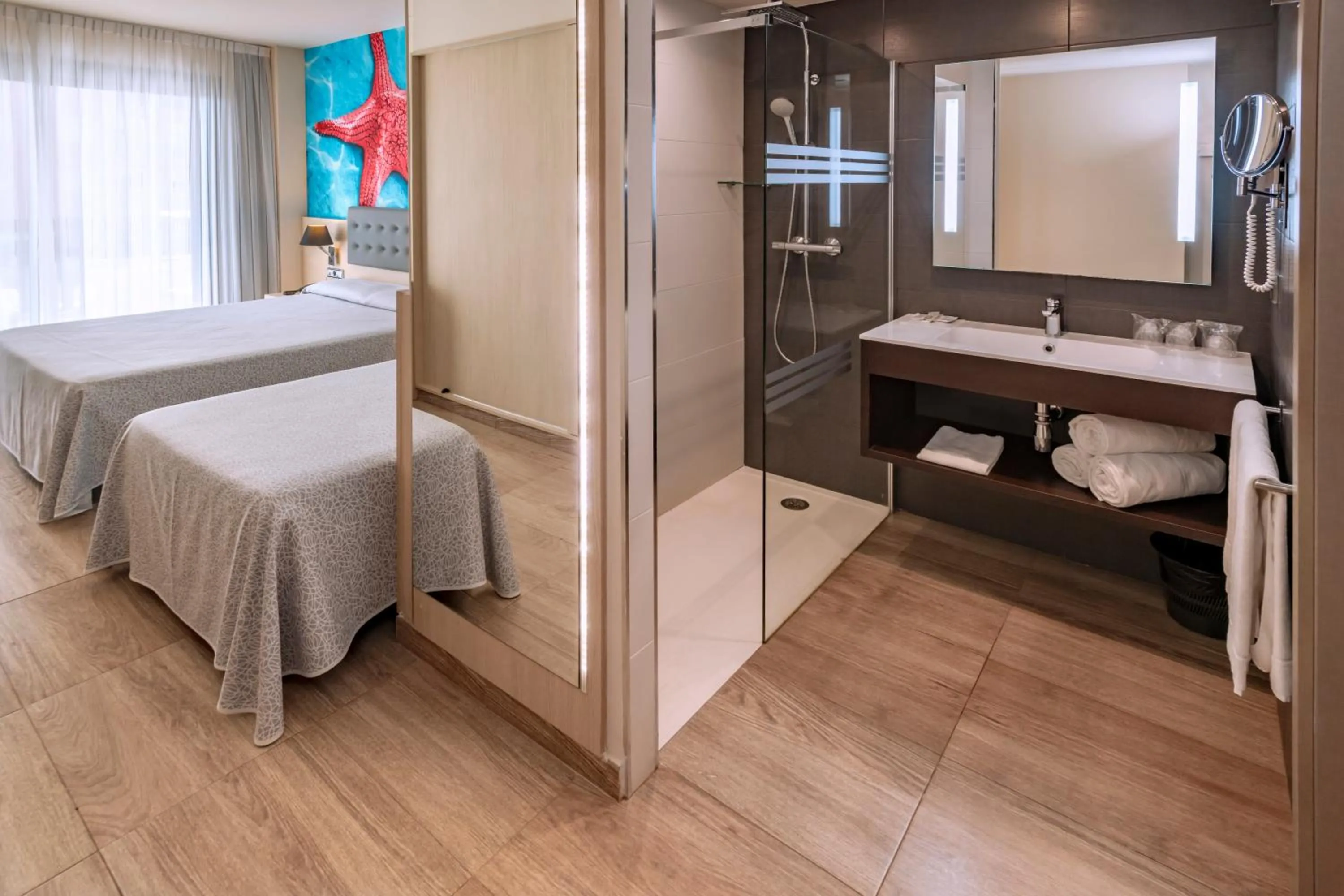 Photo of the whole room, Bed in Tropic Park