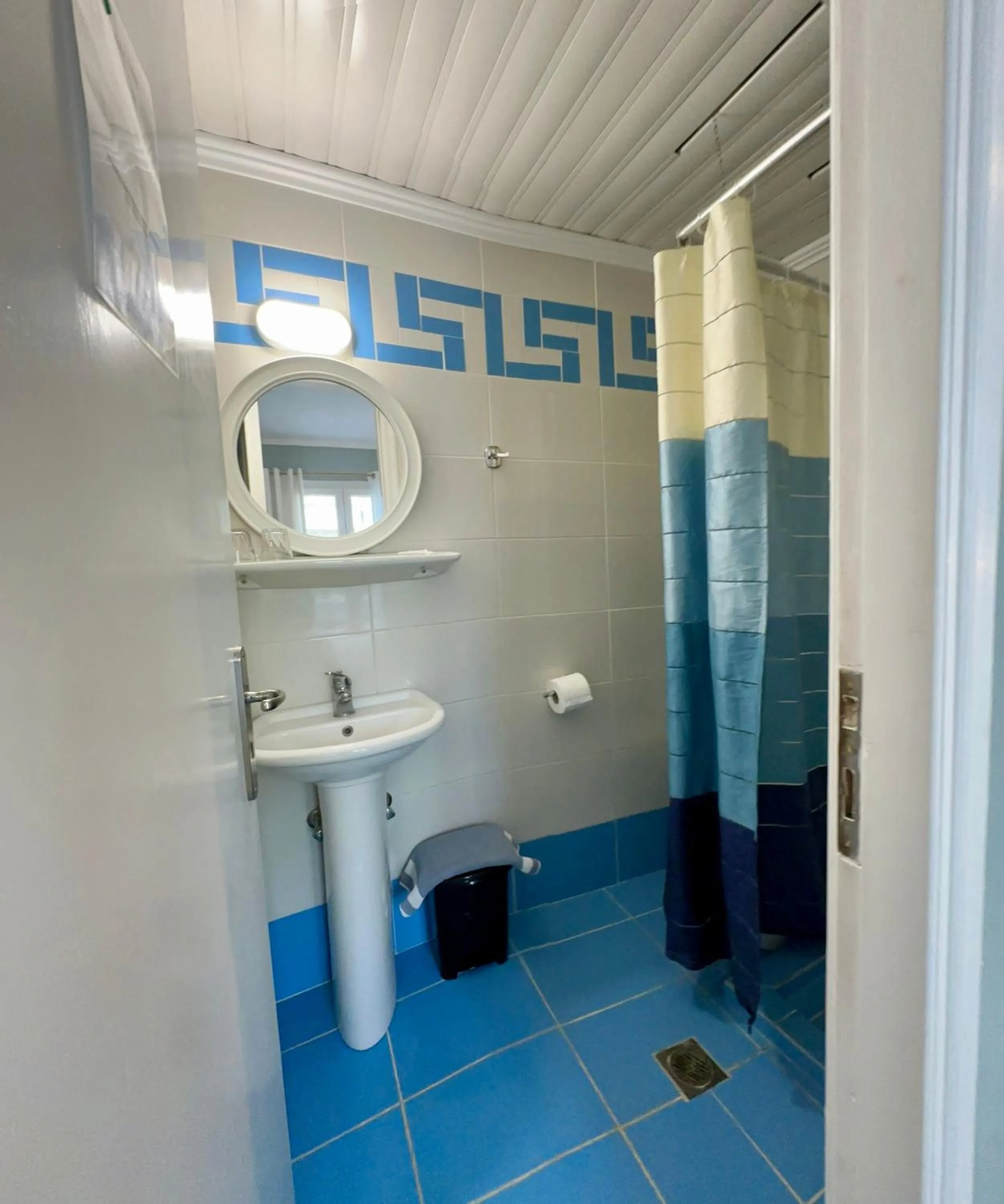 Shower in Hotel Lenox