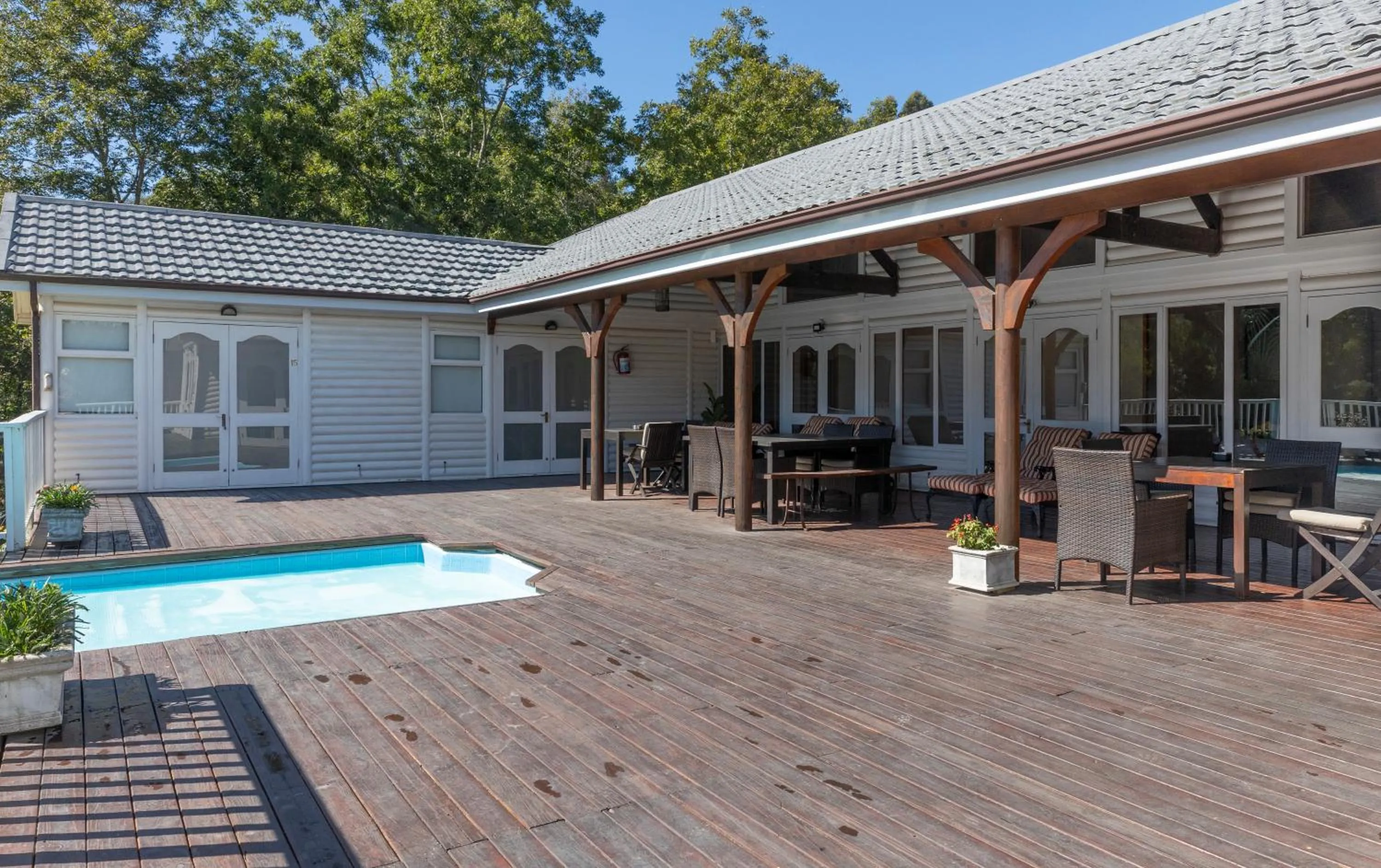 Property building in Edenbrook Country Manor