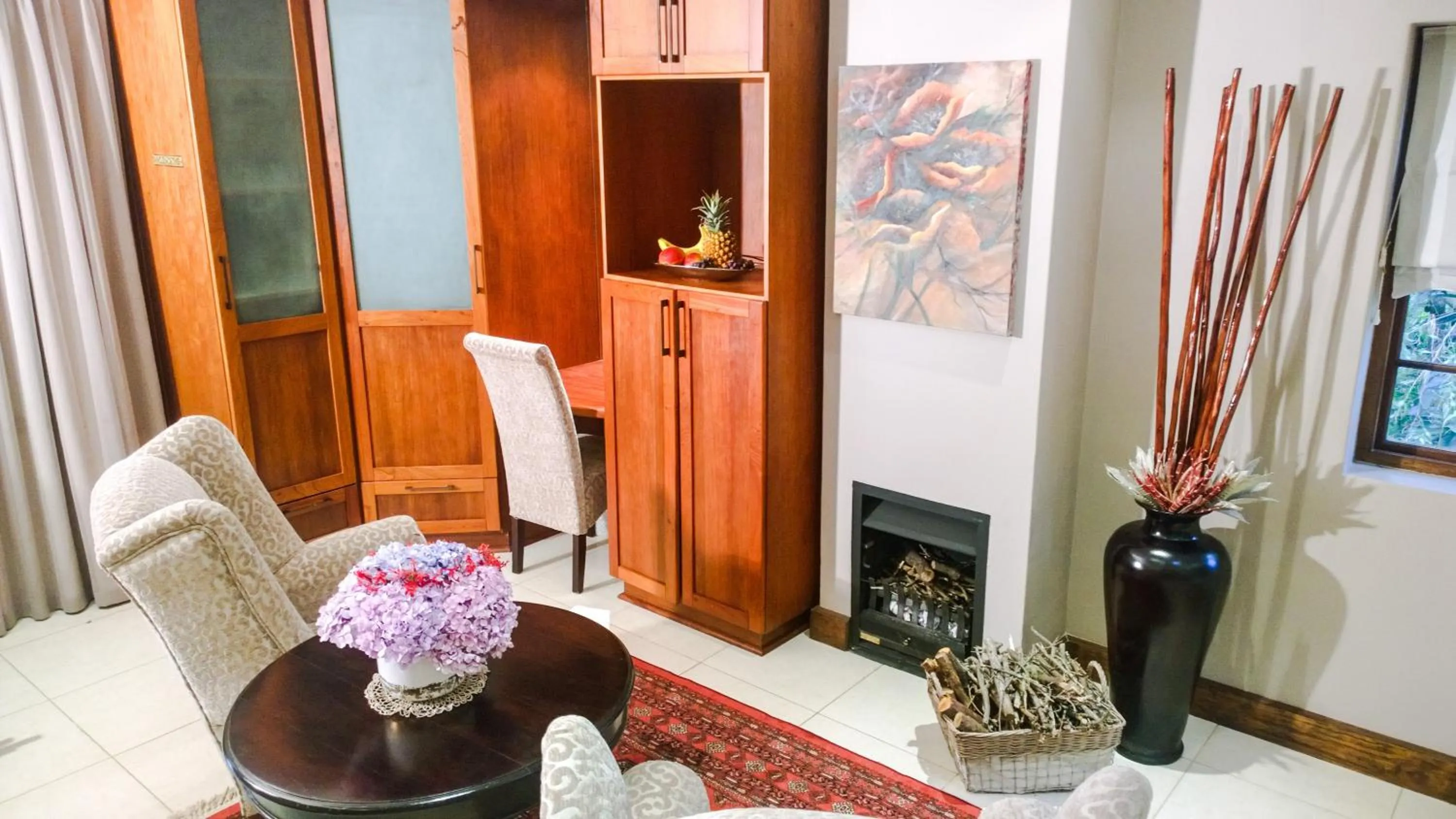 Living room in Edenbrook Country Manor