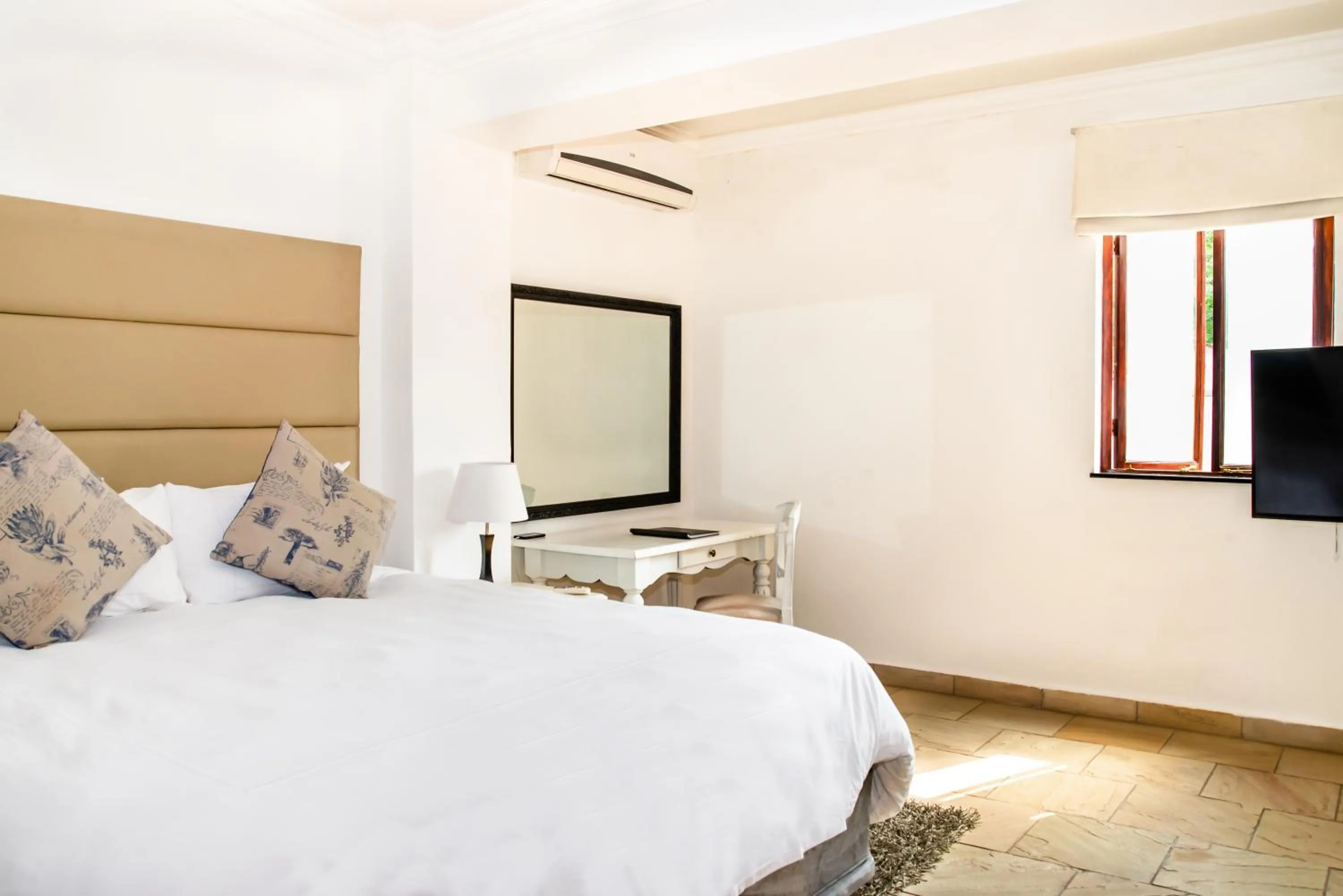 Bedroom, Bed in Gardenia Boutique Hotel