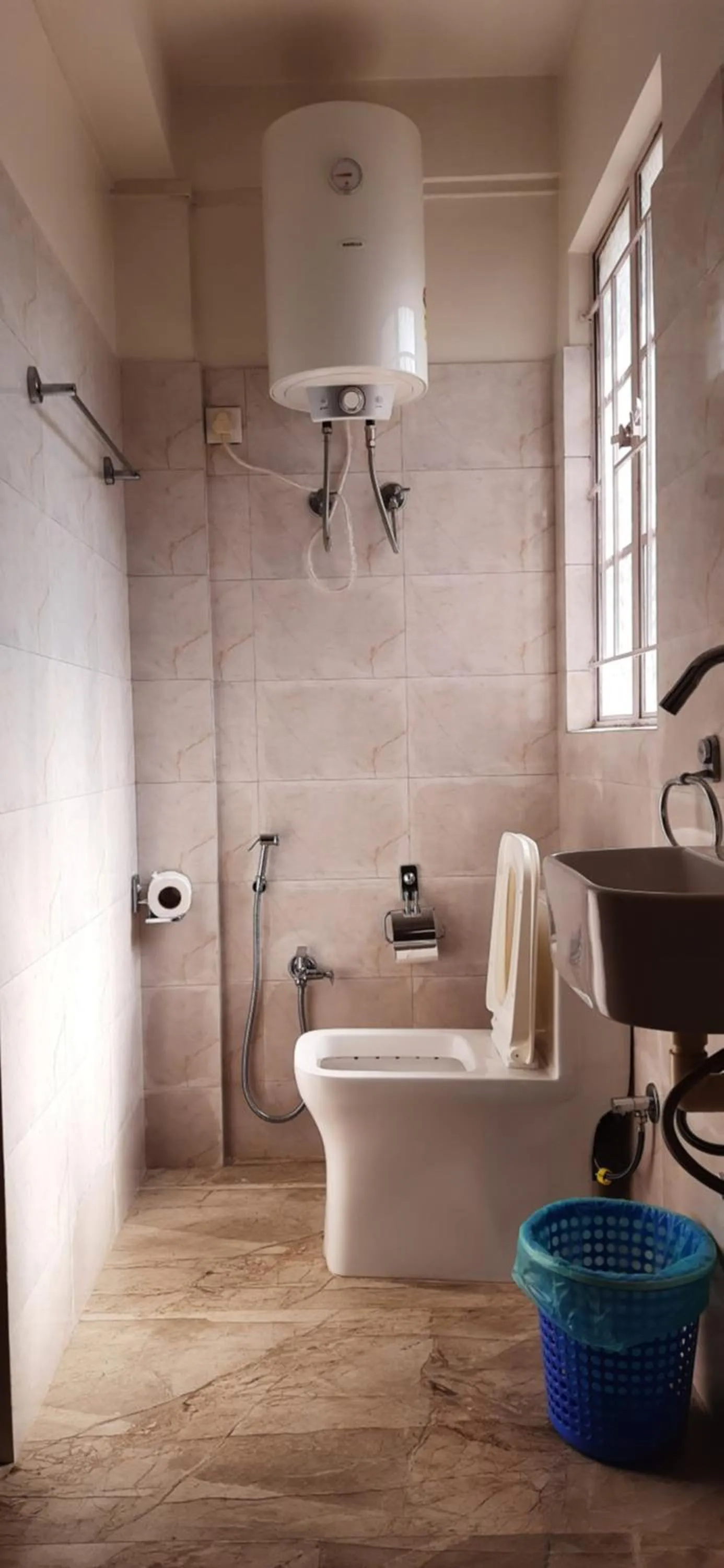 Toilet in A La Maison