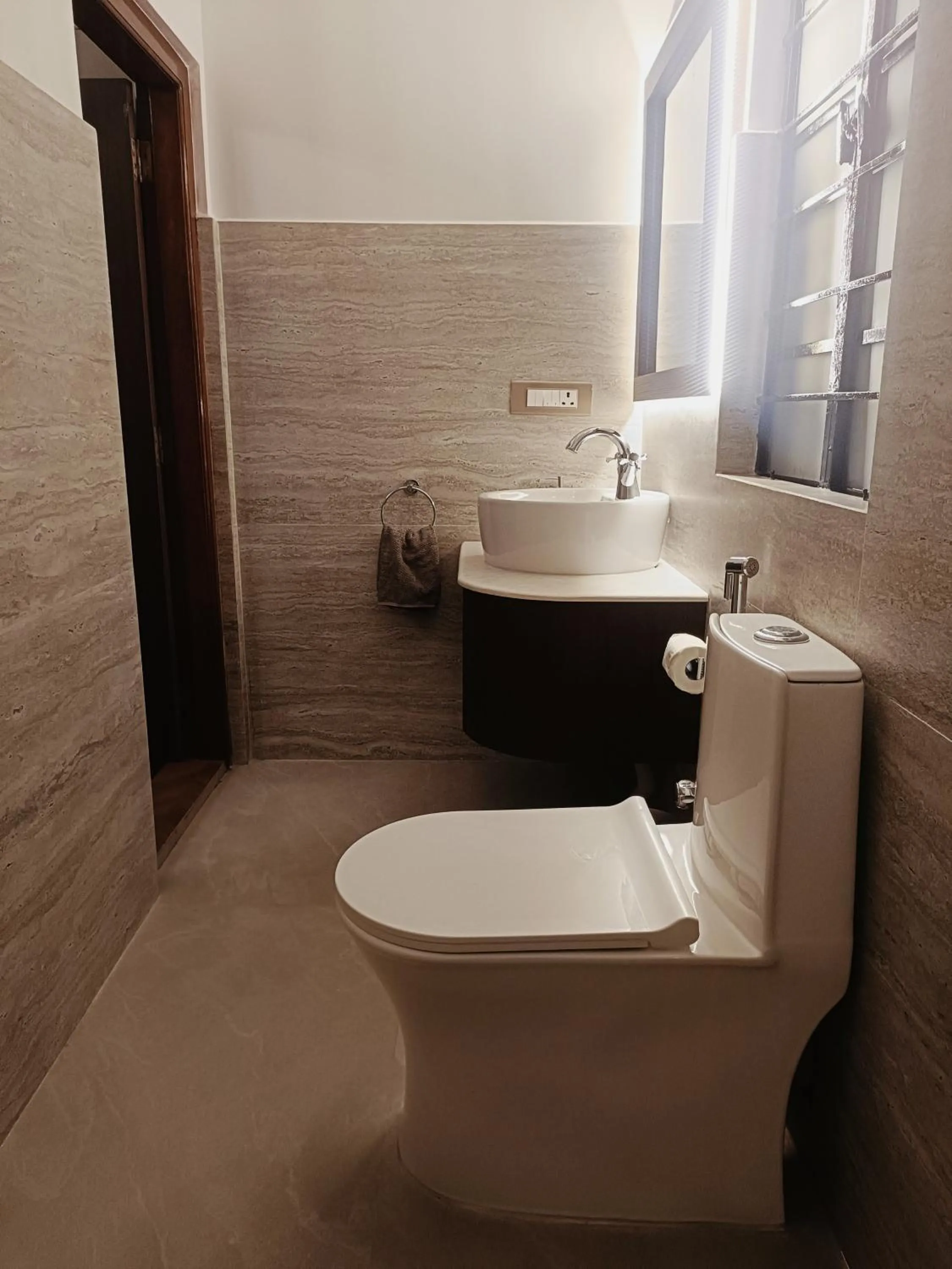 Toilet in A La Maison