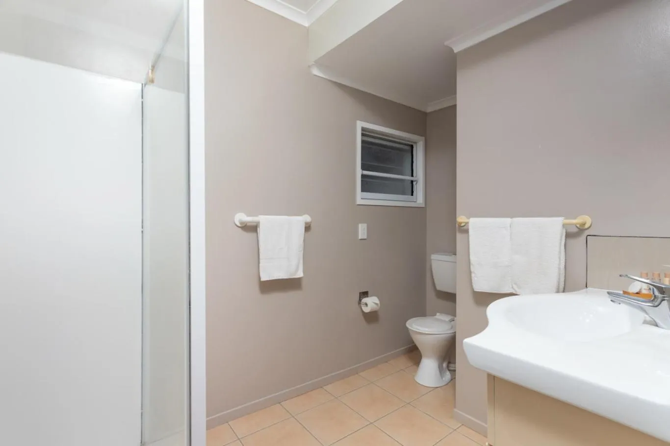 Bathroom in Moana Sands Villas & Apartments