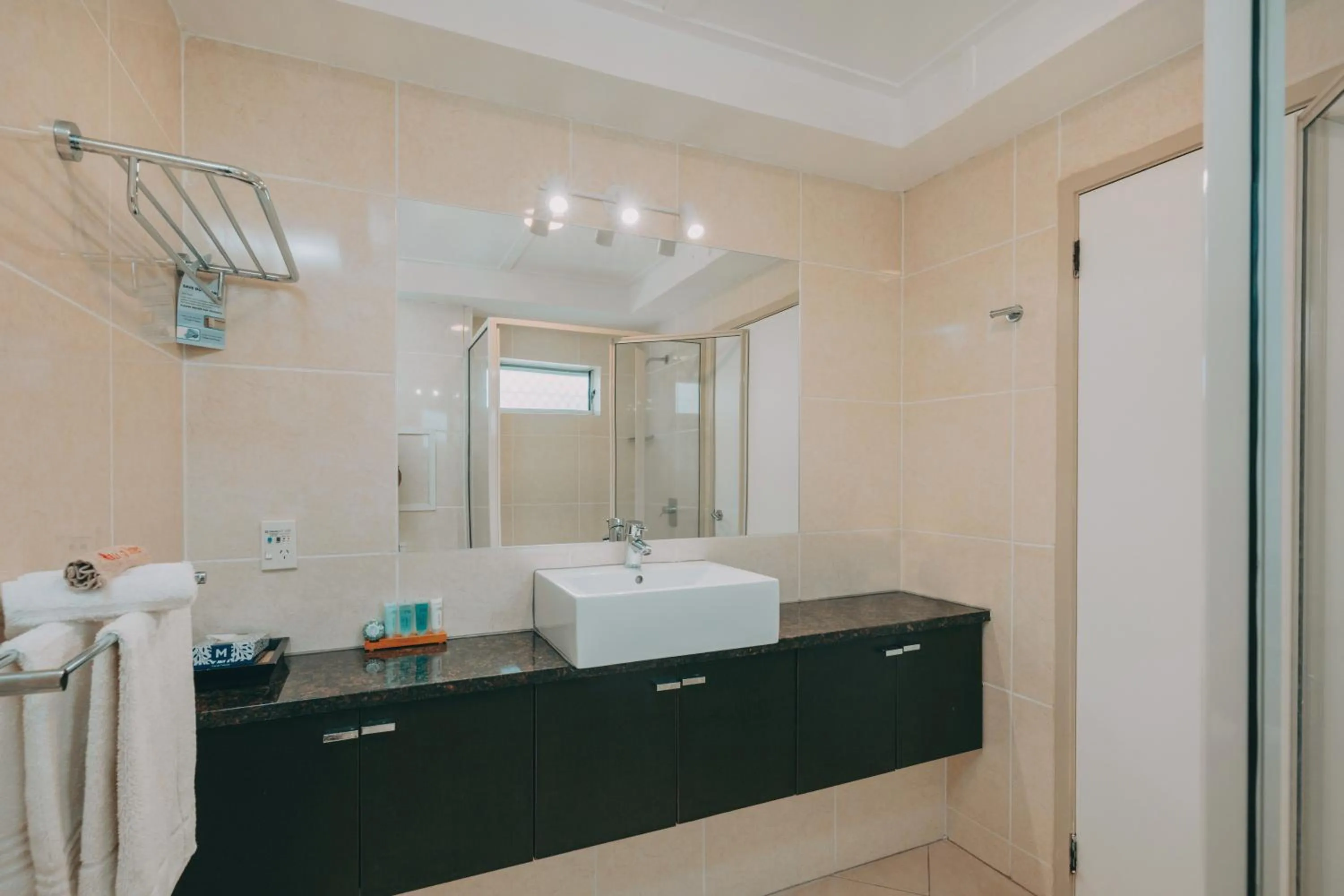 Bathroom in Moana Sands Villas & Apartments