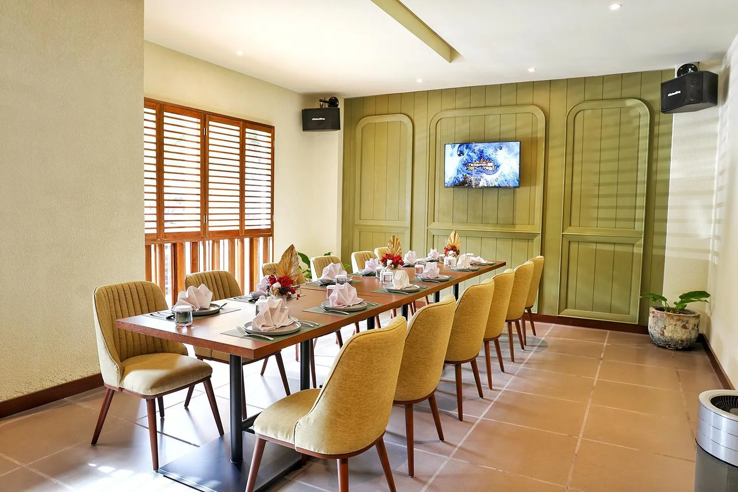 Restaurant/places to eat in THE 1O1 Jakarta Sedayu Darmawangsa