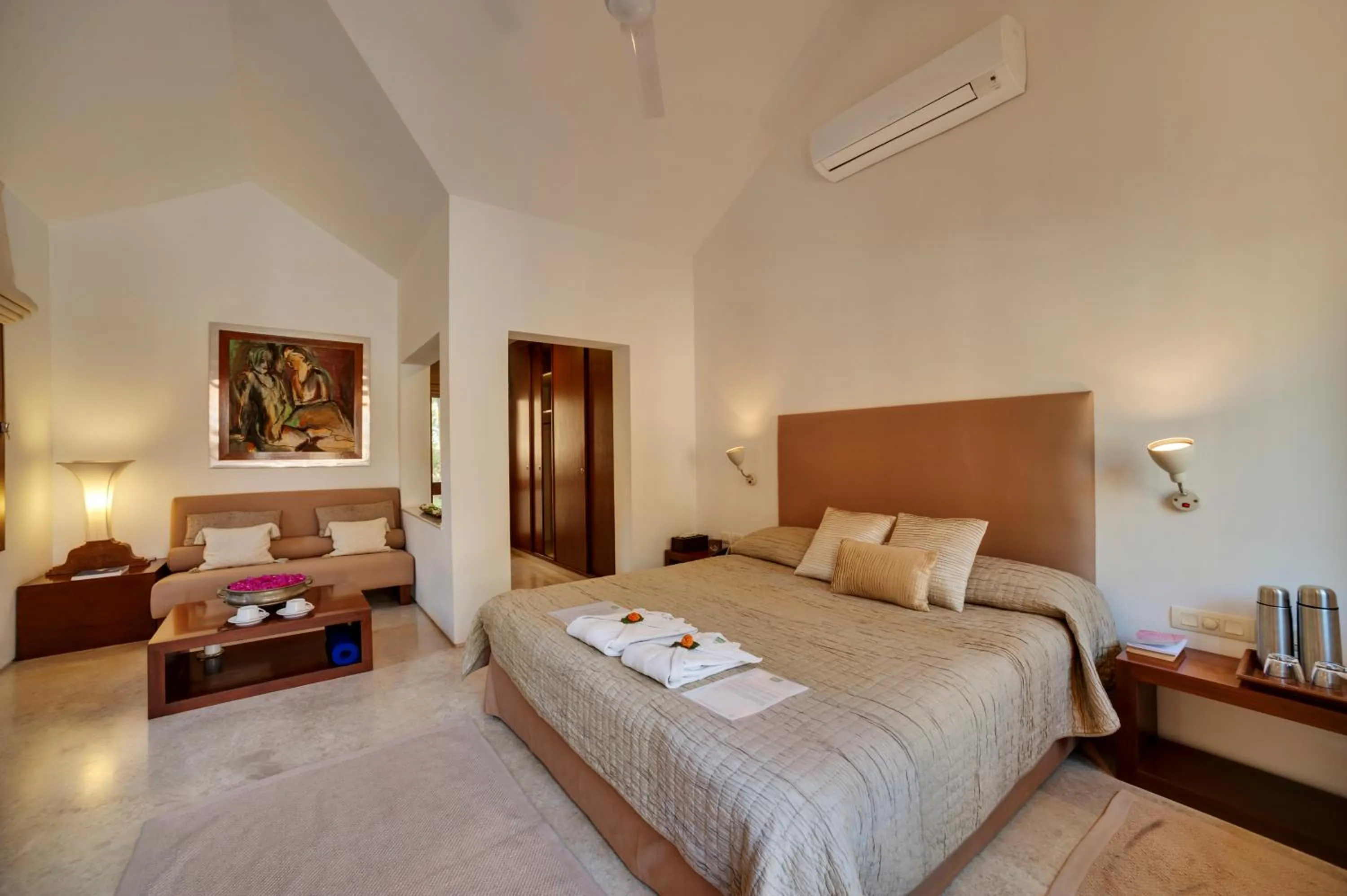 Bedroom, Bed in Shreyas Retreat