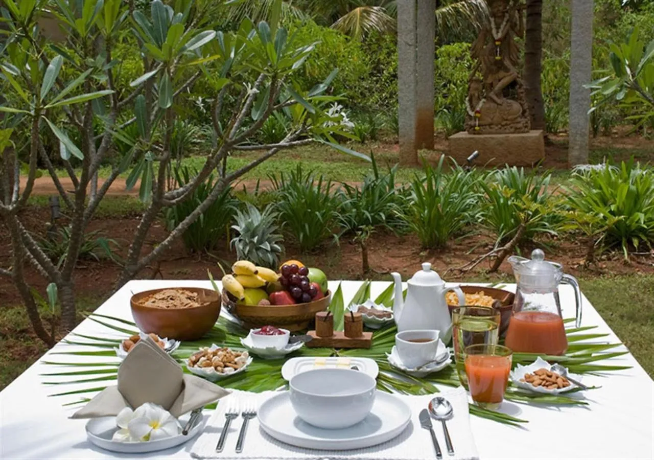 Restaurant/places to eat in Shreyas Retreat