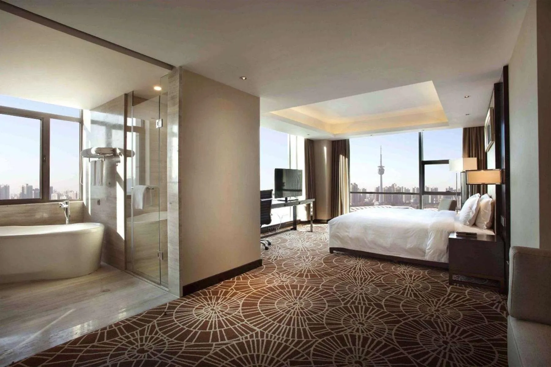 Photo of the whole room, Bed in Ramada Plaza by Wyndham Xi'an South