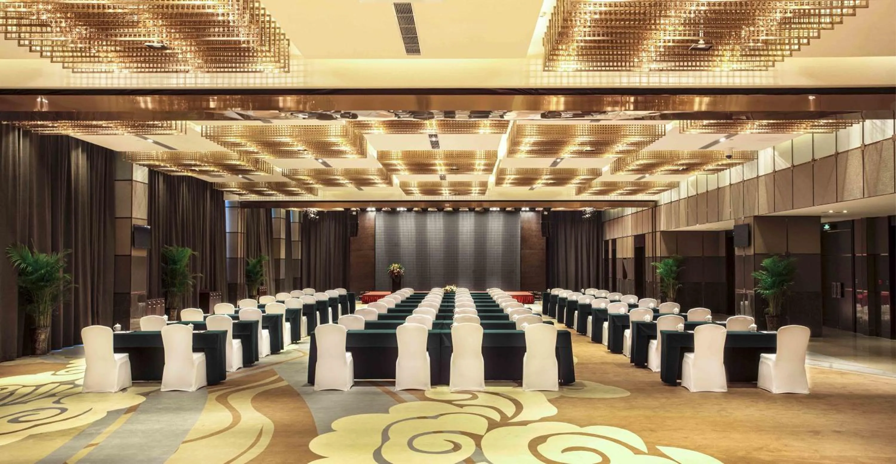 Business facilities in Ramada Plaza by Wyndham Xi'an South