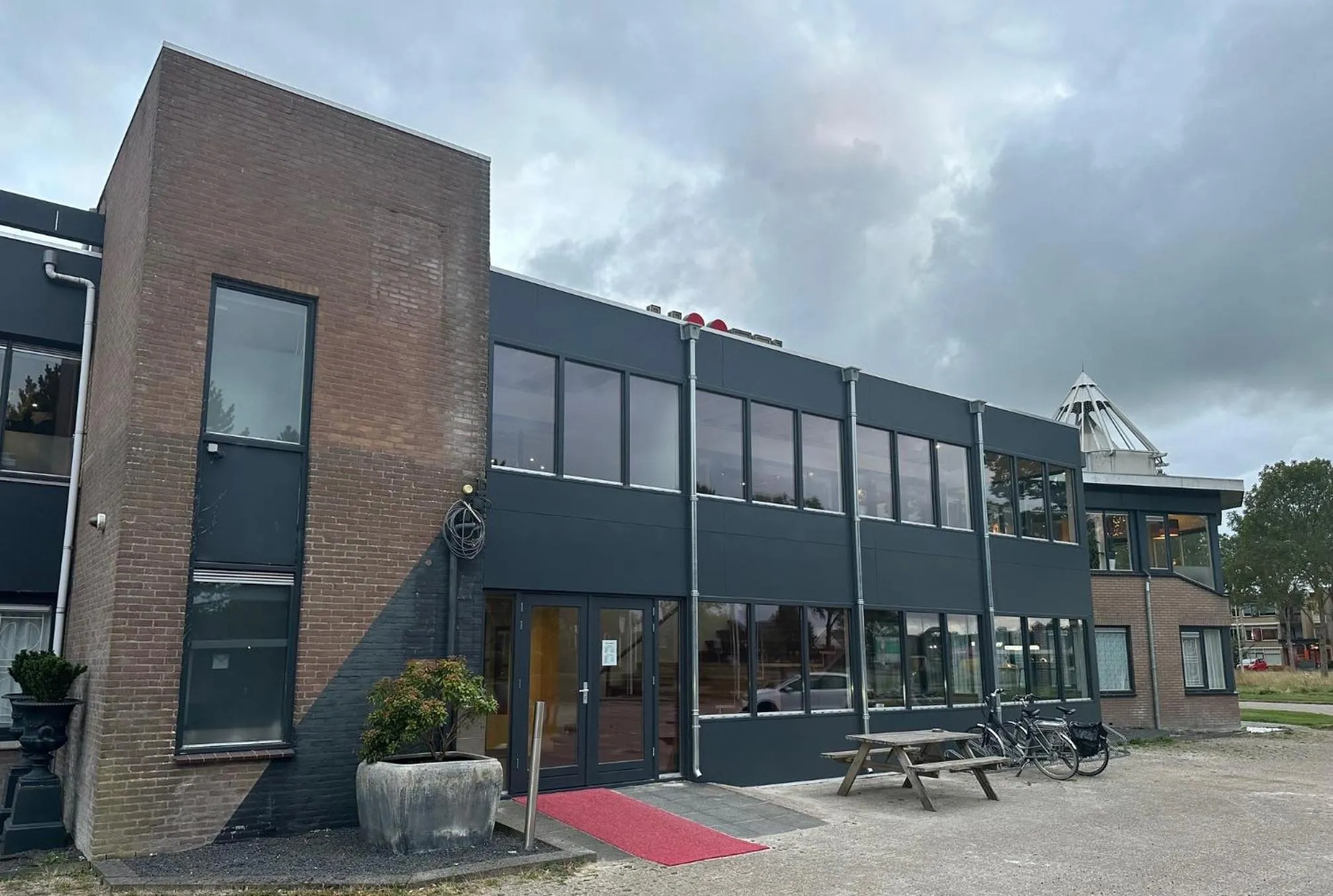 Property building in Hotel De Hertog