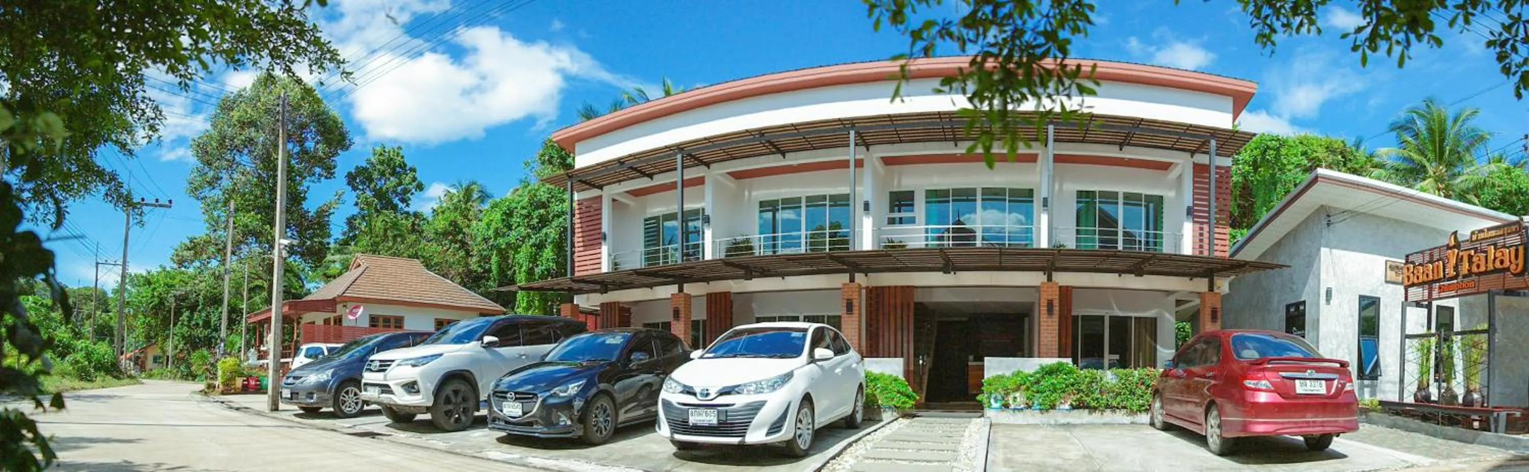 Facade/entrance in Baan i Talay Chumphon บ้านไอทะเลชุมพร